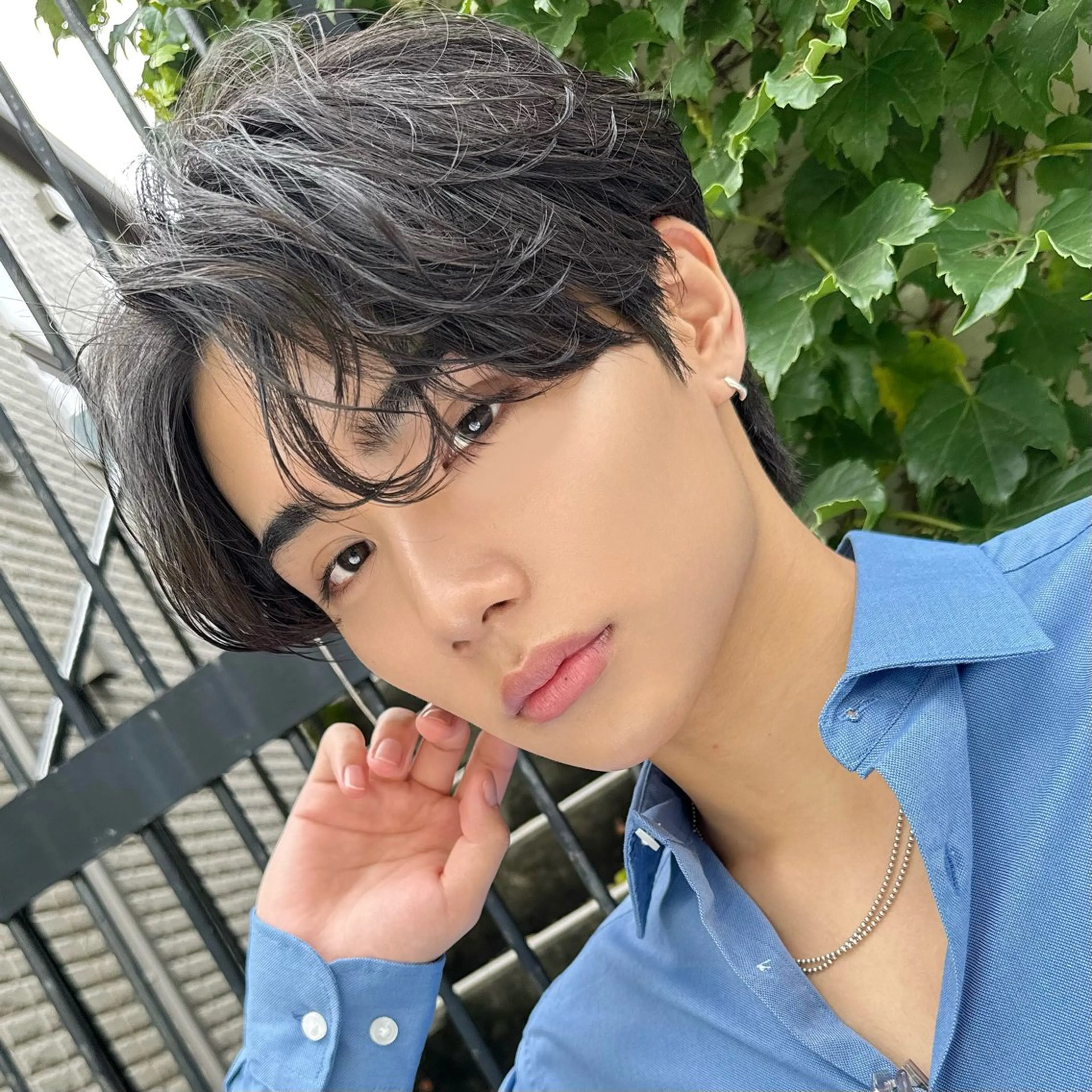 メンズ センターパート コンマヘア メンズデザインカット ダウンパーマ フェザーパーマ カット パーマ ヘアセット 表参道フェザーパーマ ニュアンスパーマのヘアスタイル