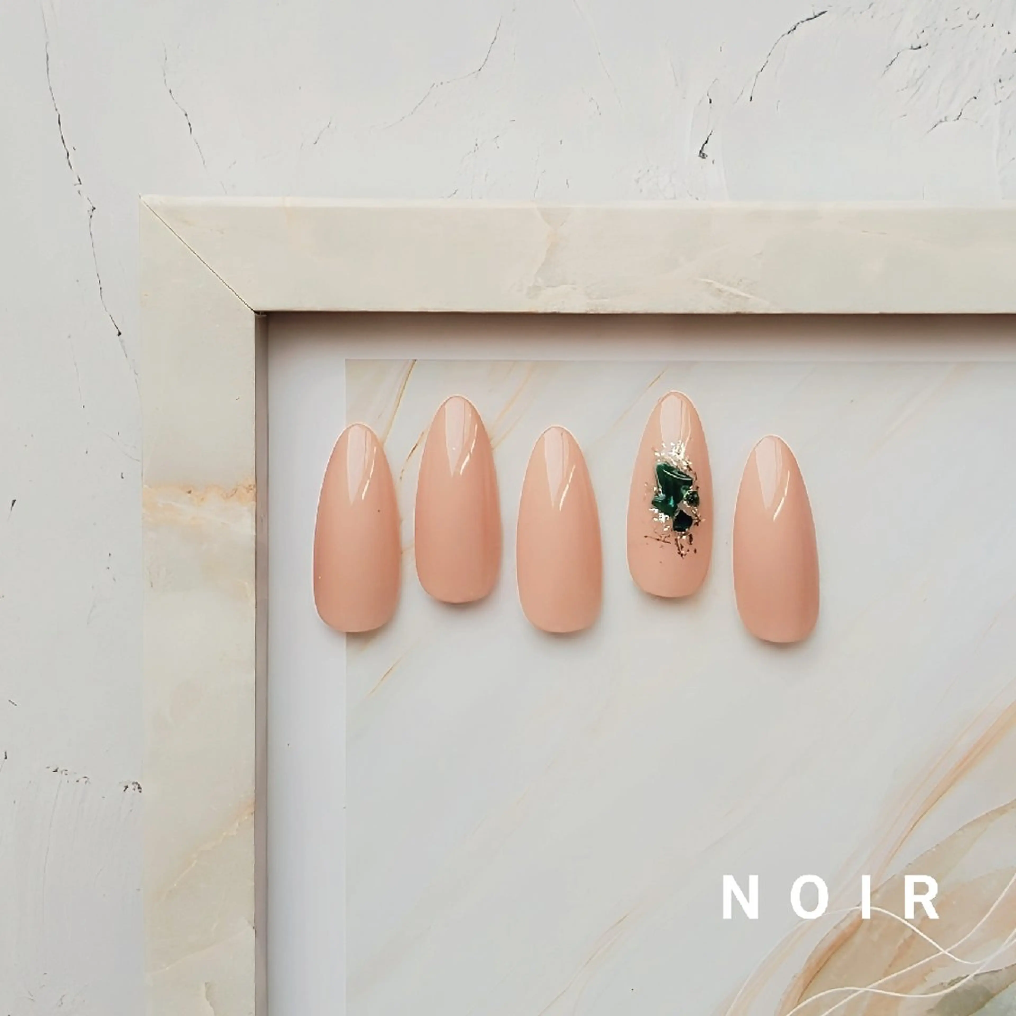 ネイル NOIR所属・NOIR 長谷川のネイルデザイン