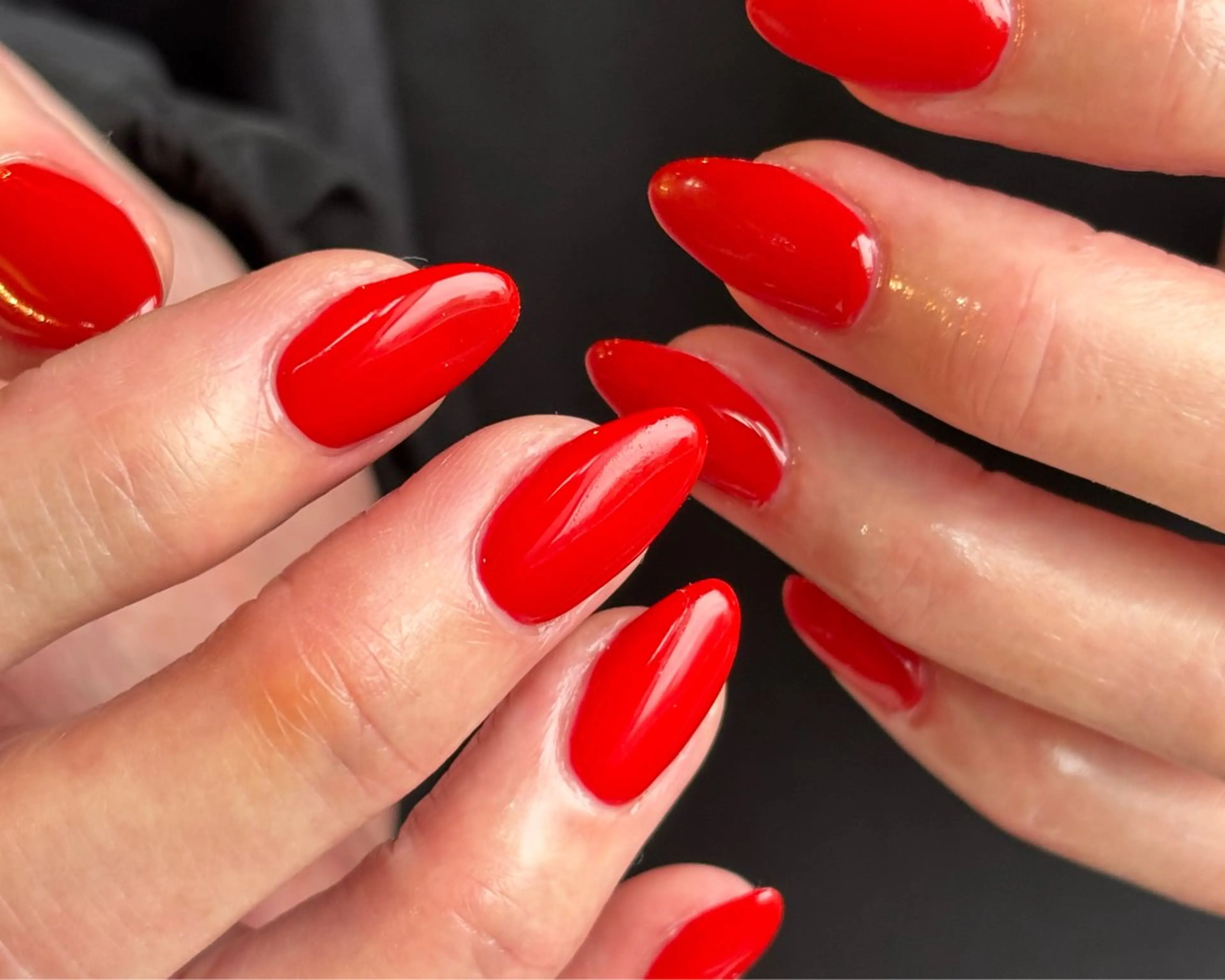 ネイル ワンカラーネイル 赤色 ハンドネイル nuu 栄所属・早川 里奈のネイルデザイン