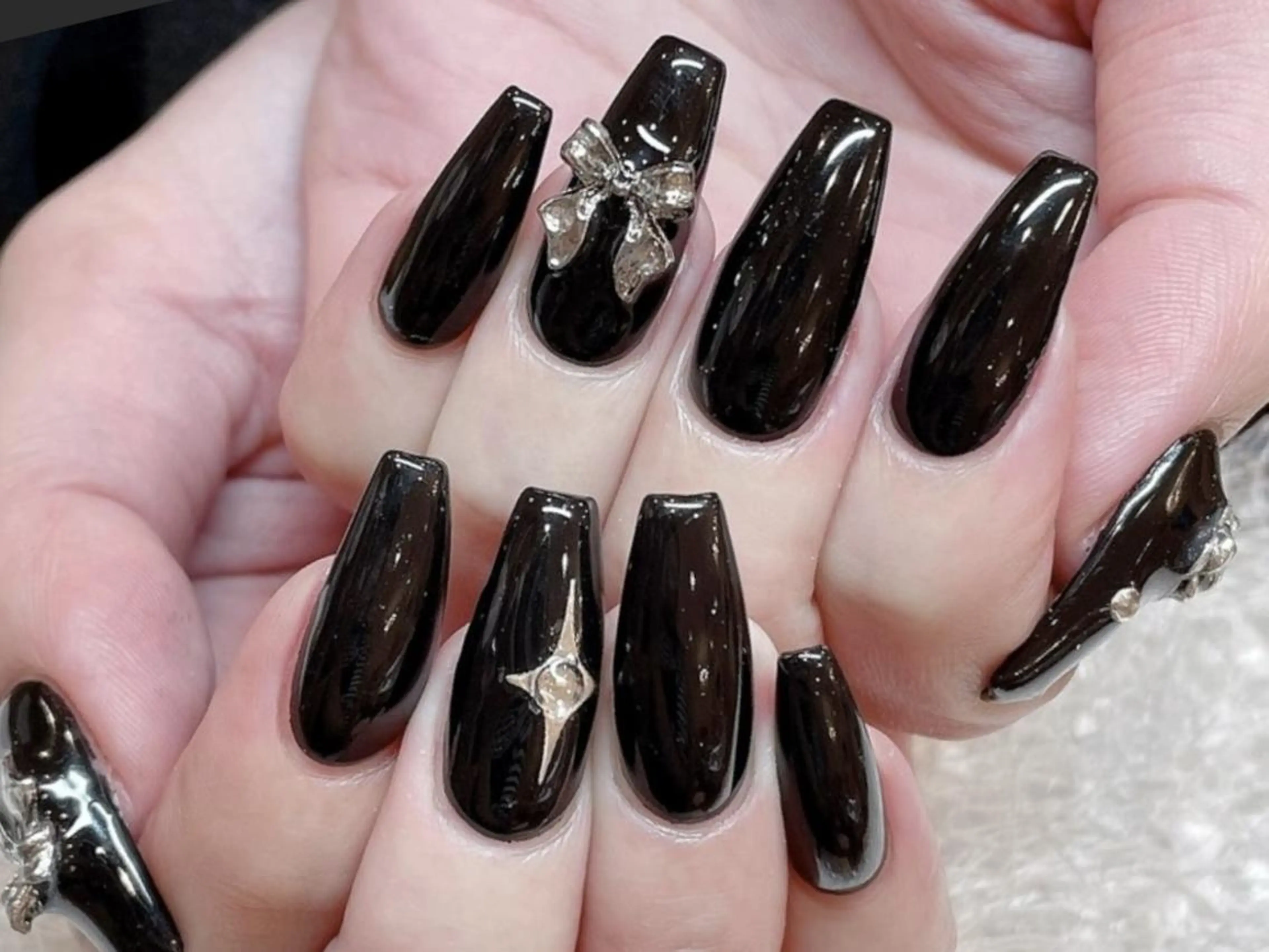 ネイル アートネイル 持ち込み Shis_🦄shi 韓国風キラキラネイルのネイルデザイン