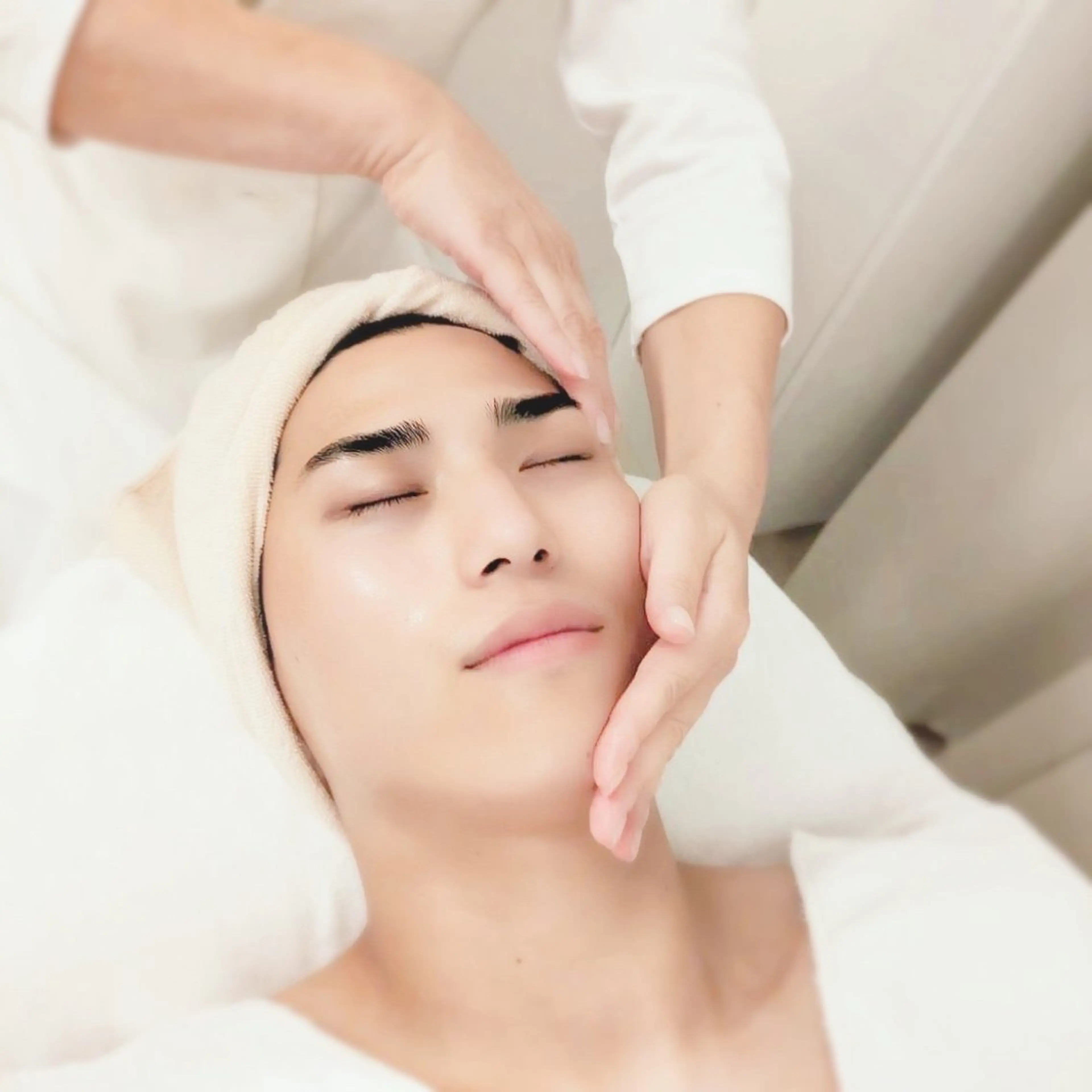 メンズ対象✨短時間でうるおい透明感up!!肌検査+フェイシャルエステ+高濃度保湿マスクの写真