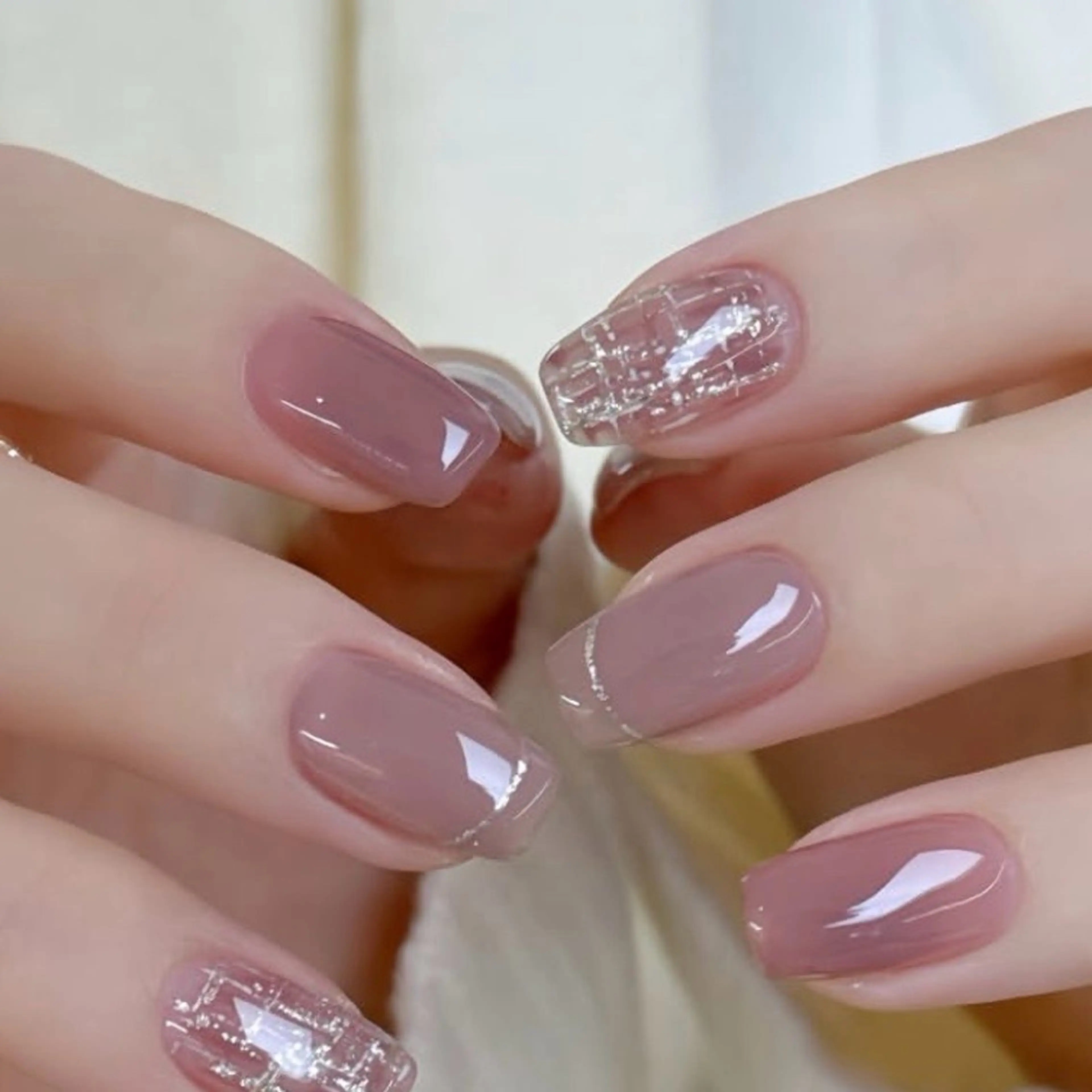 パーツ2つ無料✨ 【自他店オフ無料】ツイード4本ネイル(6本ワンカラー)の写真