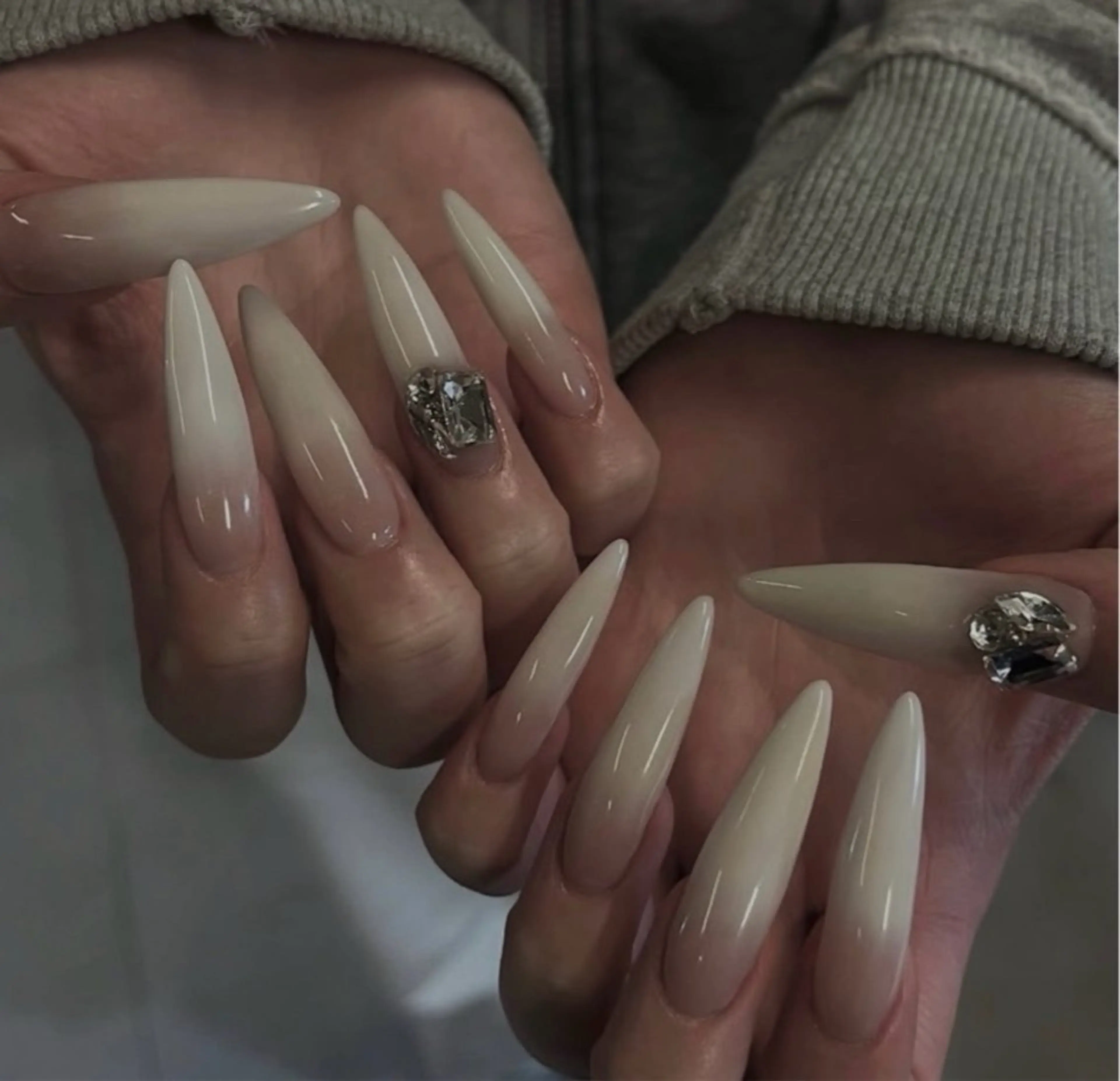 ネイル グラデーション キラキラネイル ワンカラーネイル 冬ネイル Jenn Nail Salonのネイルデザイン