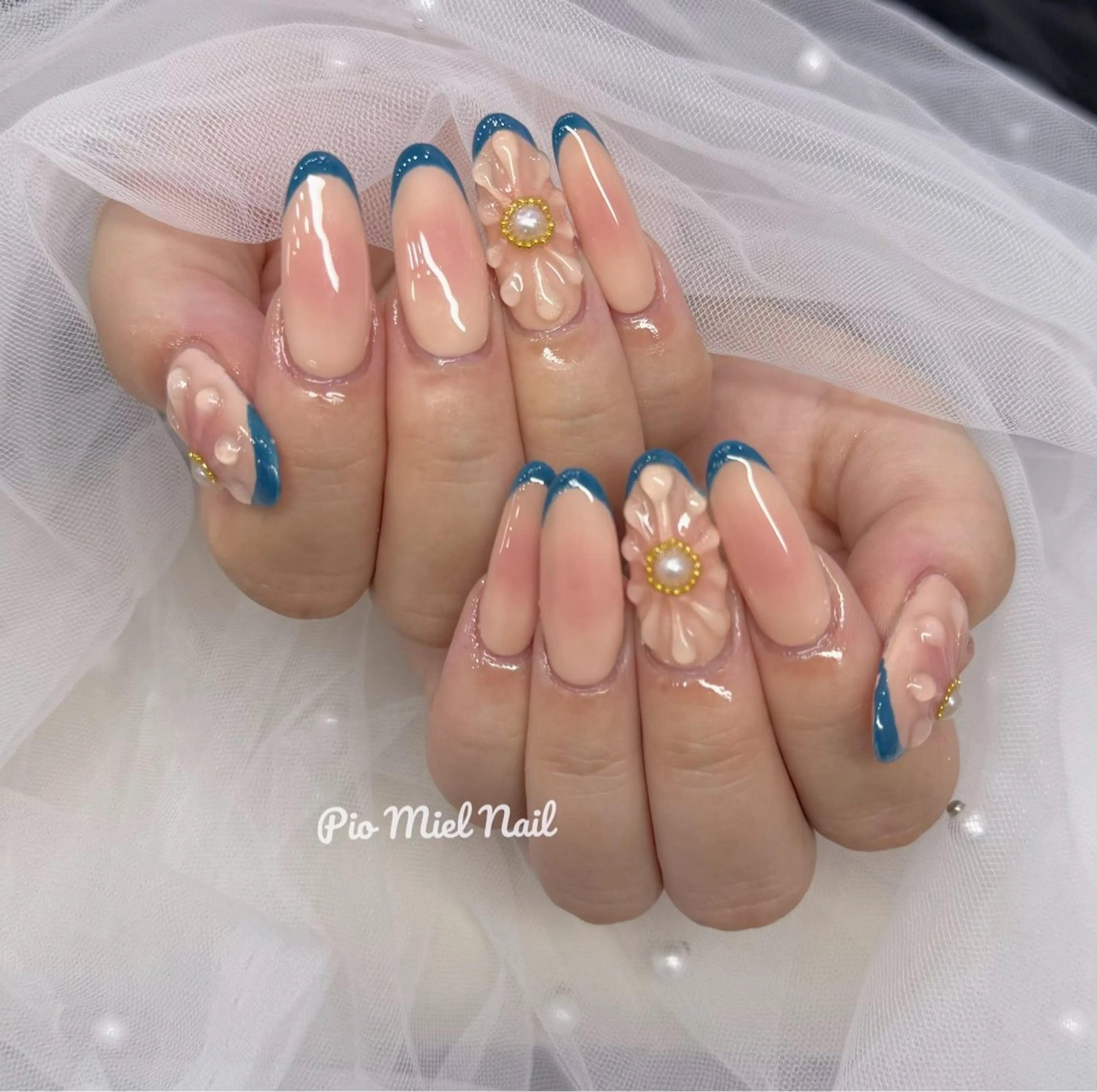 セミロング 韓国風ヘア ハンドネイル momo 長さだしのネイルデザイン