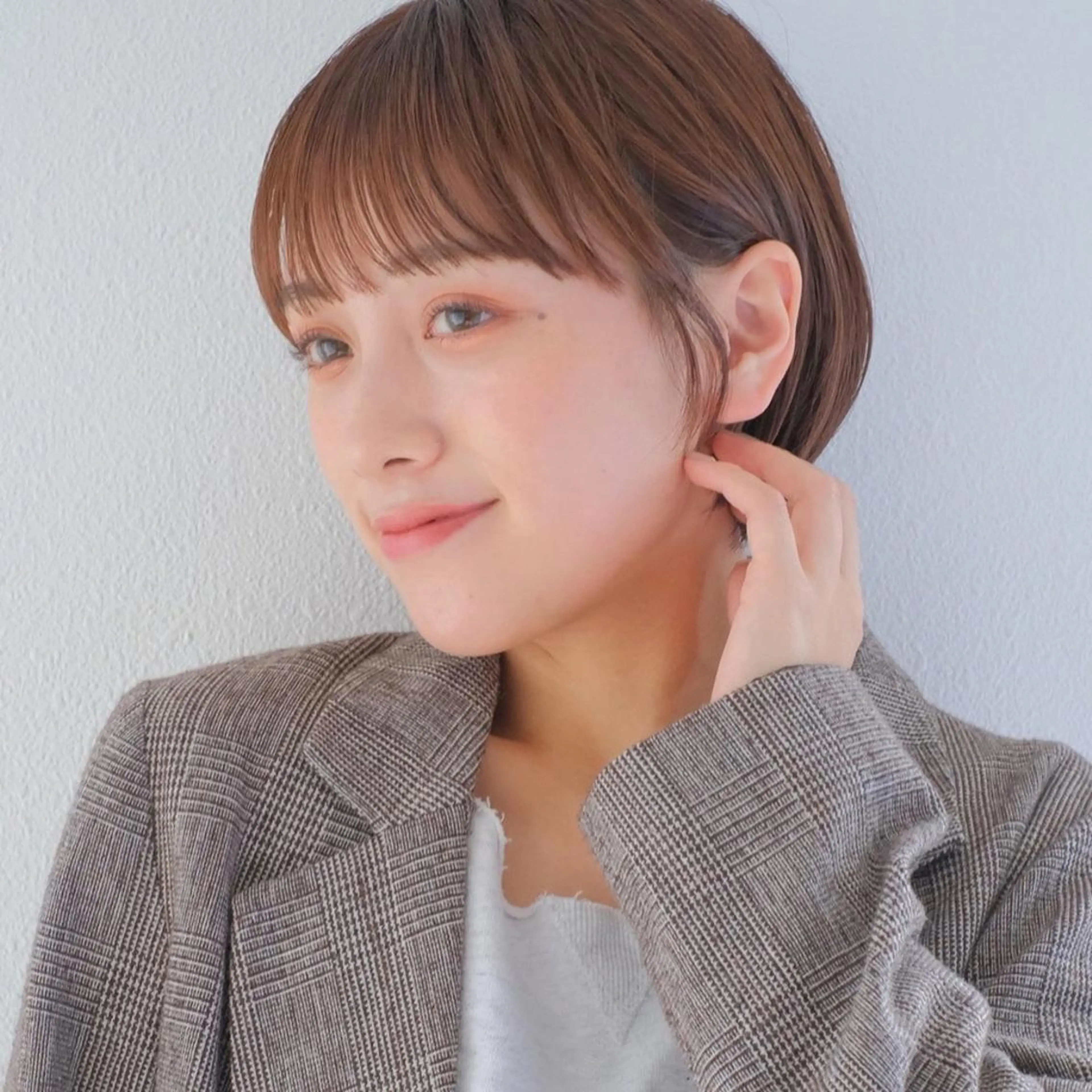 ショート カラー ベージュカラー ブラウンカラー ブラウンベージュ ショートヘア カジュアルを女っぽく 𝗮𝘆𝗮𝗰𝗼のヘアスタイル