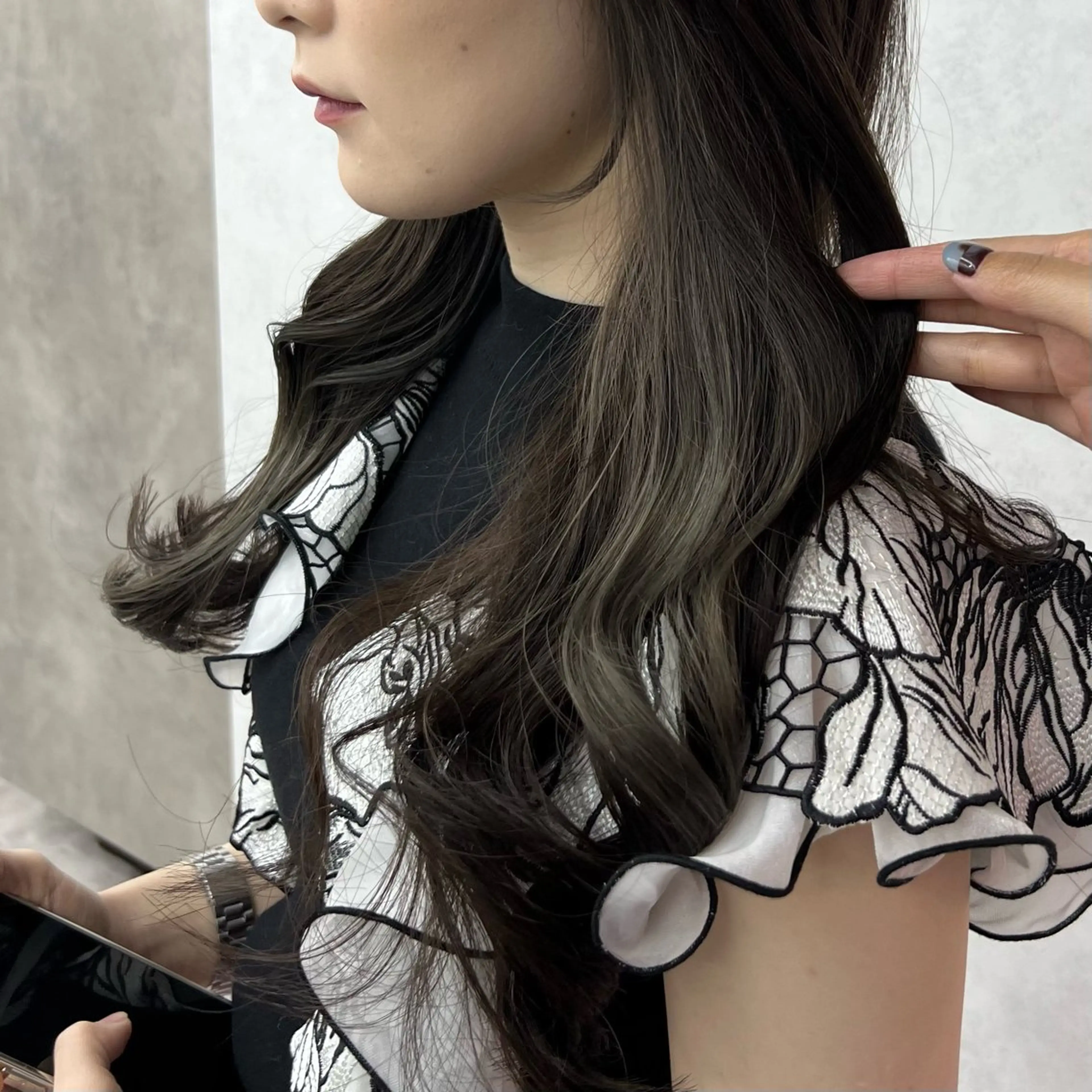 ロング ヘアカラー トリートメント 岸下 理緒のヘアスタイル