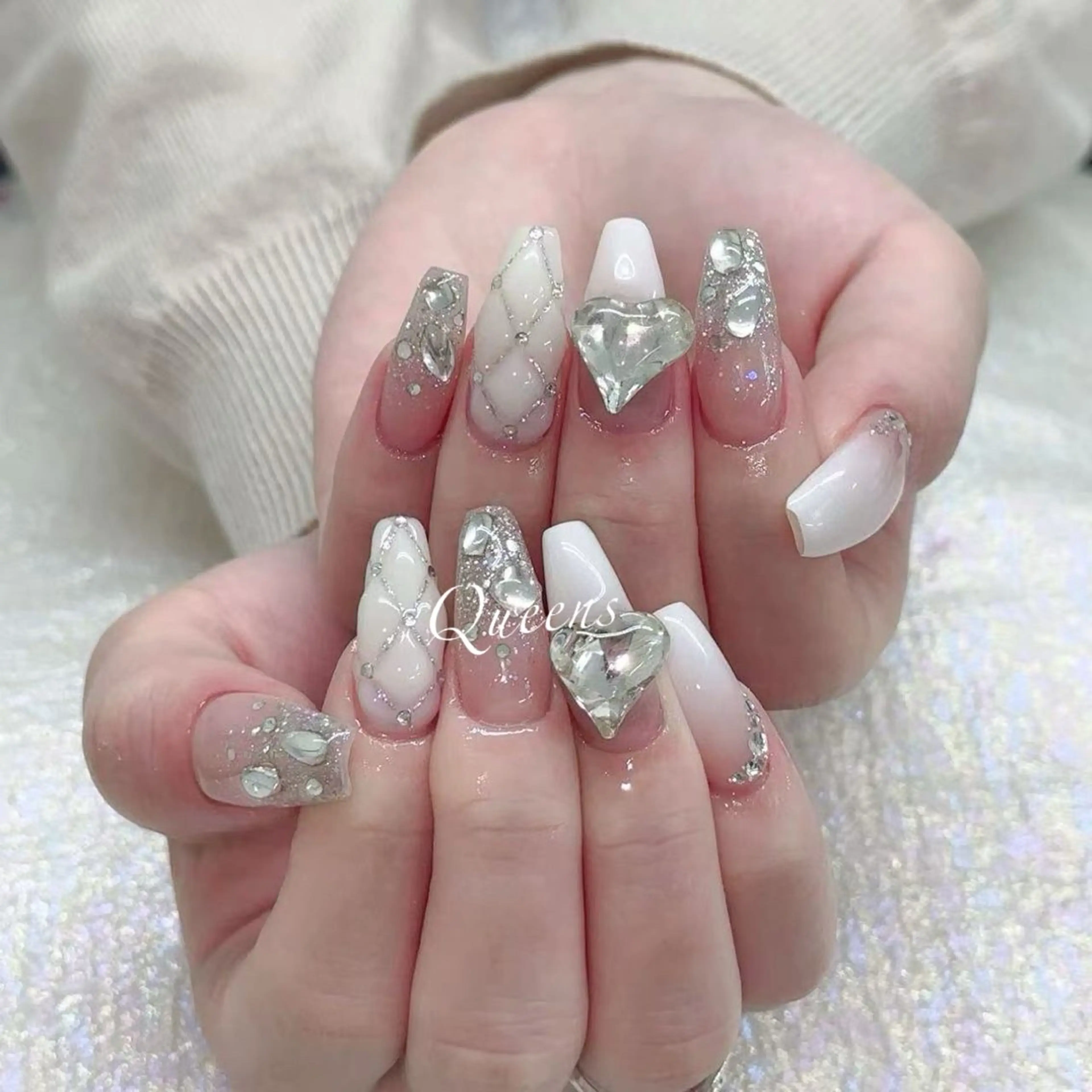 ネイル ハンドネイル Queens テイのネイルデザイン