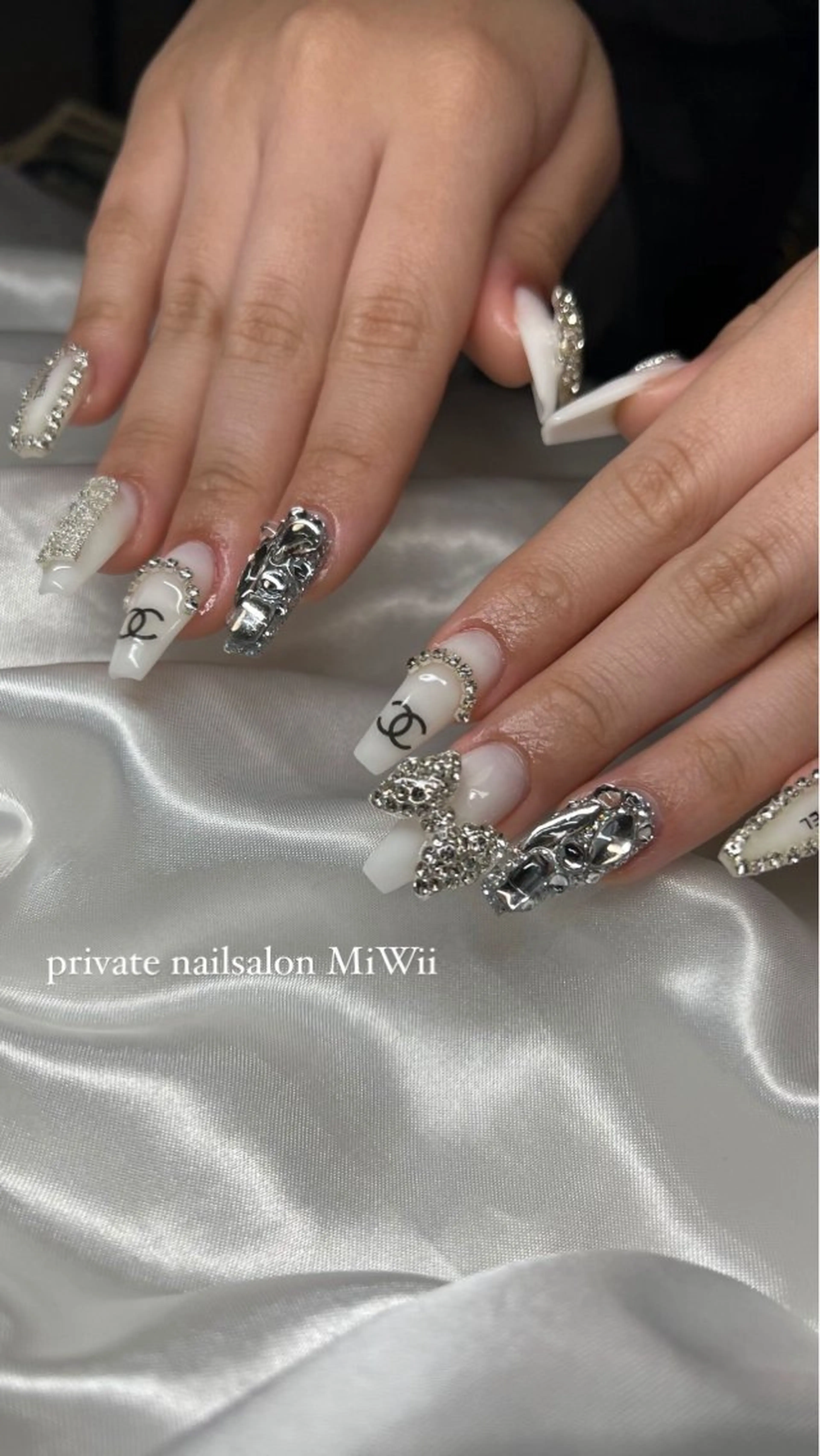ネイル 𝐧𝐚𝐢𝐥 𝐌𝐢𝐖𝐢𝐢のネイルデザイン