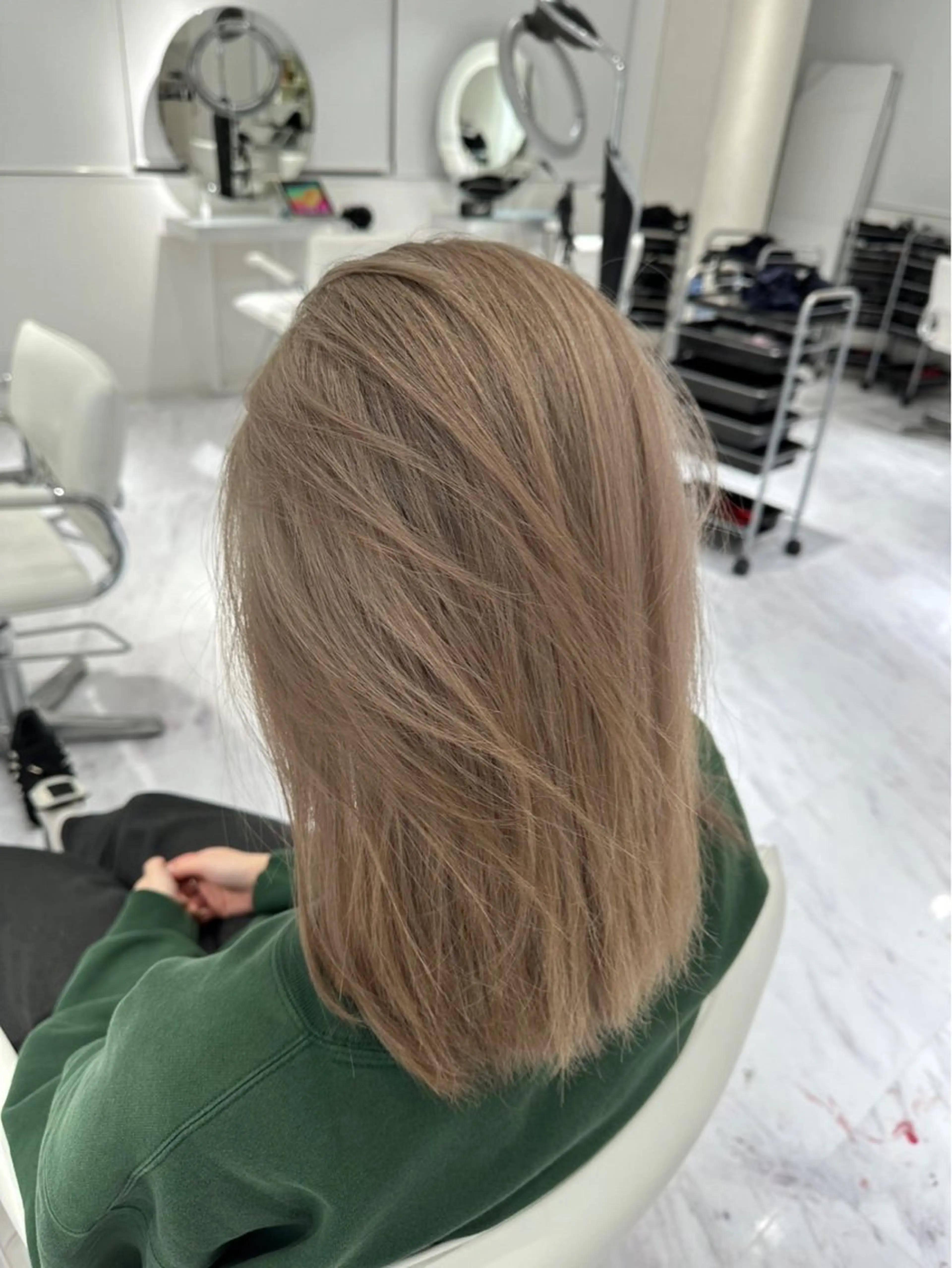 ミディアム ヘアカラー YOLO 渋谷 RIONAのヘアスタイル