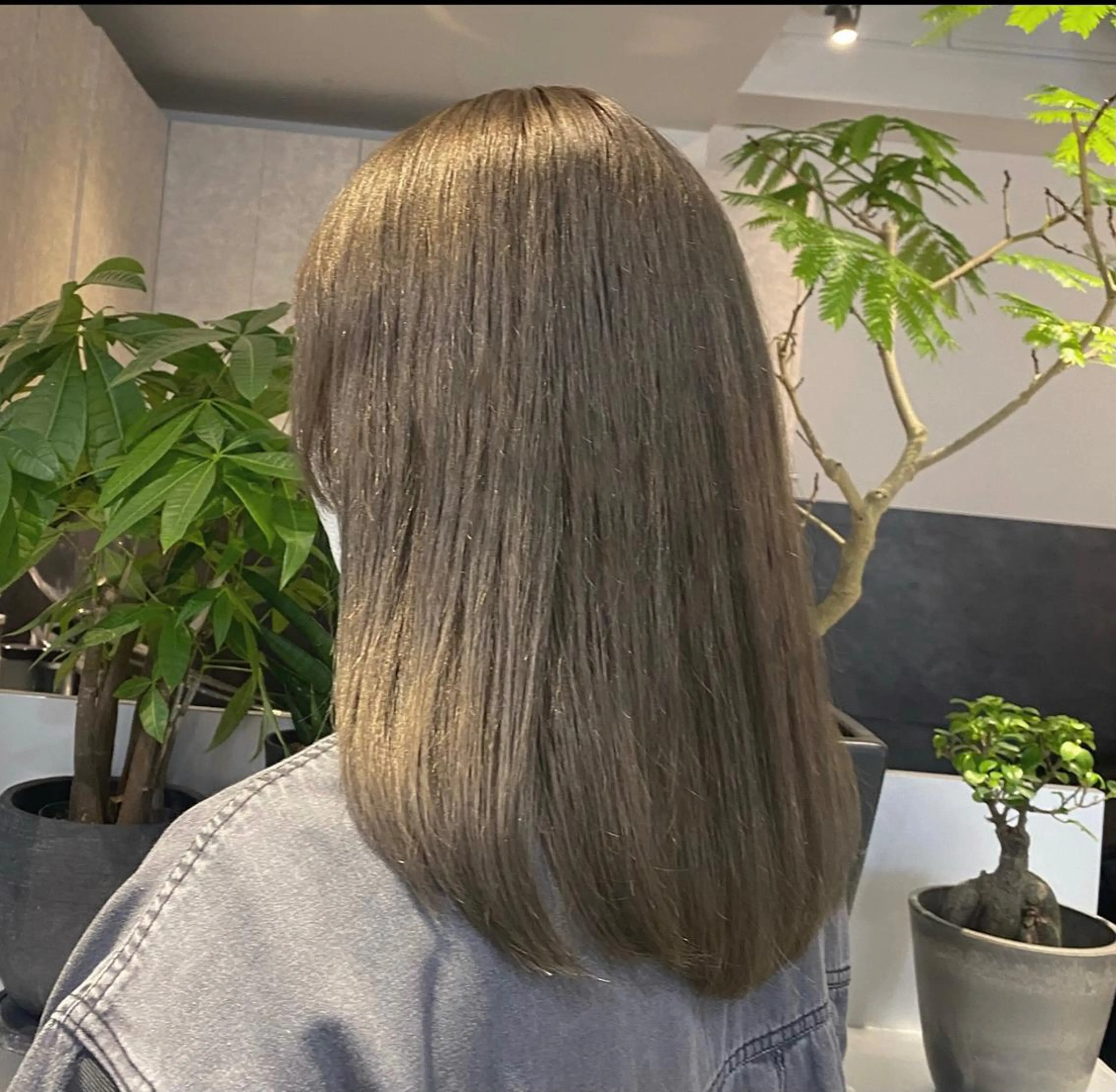 ロング カラー パーマ ヘアアレンジ 透明感カラー グレージュ ミント youres hair東新宿店所属・新宿⌇韓国風ヘア ⌇透明感カラーのヘアスタイル