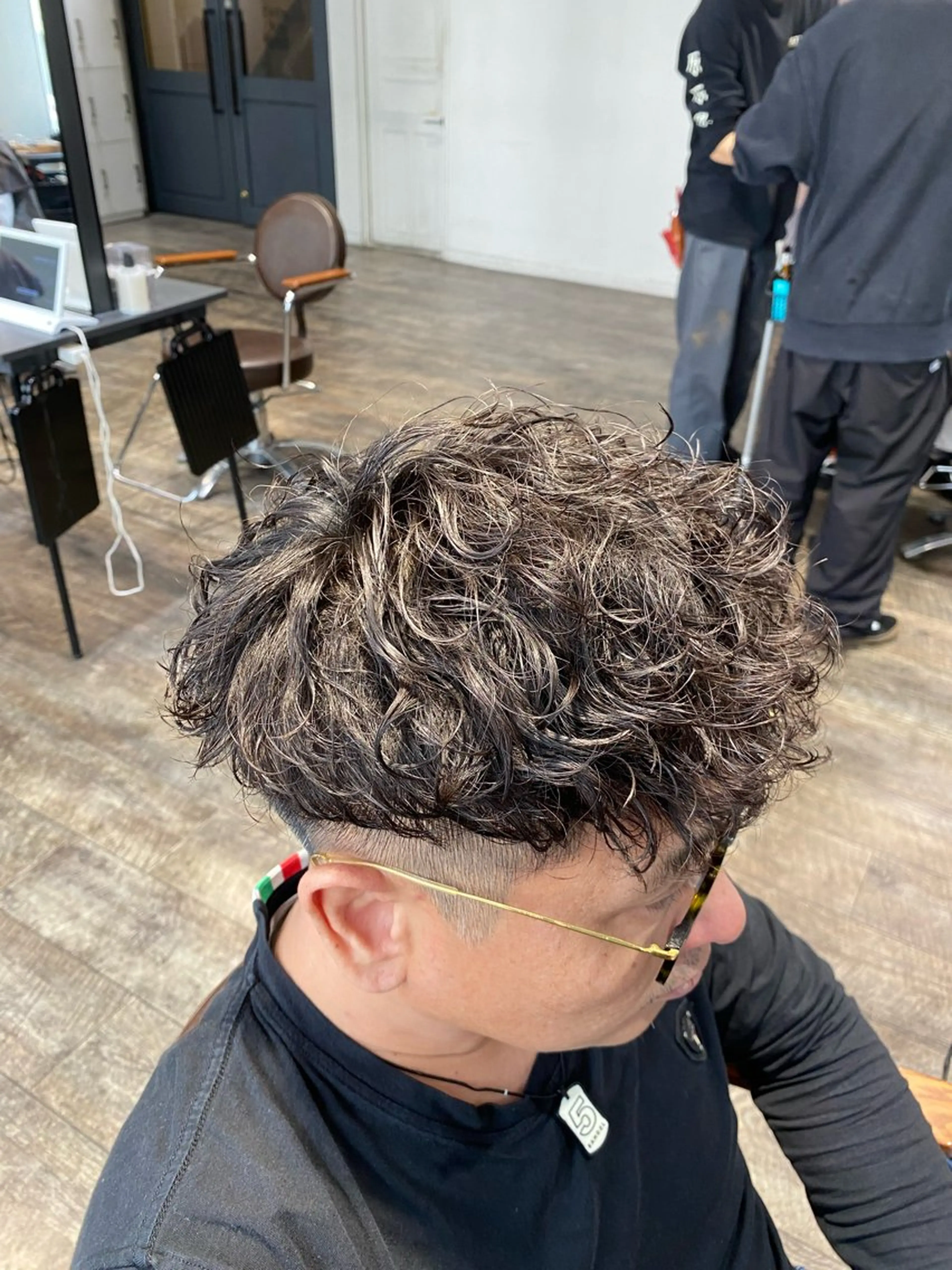 ショート パーマ メンズ メンズパーマ カット パーマ 江﨑 翔のヘアスタイル