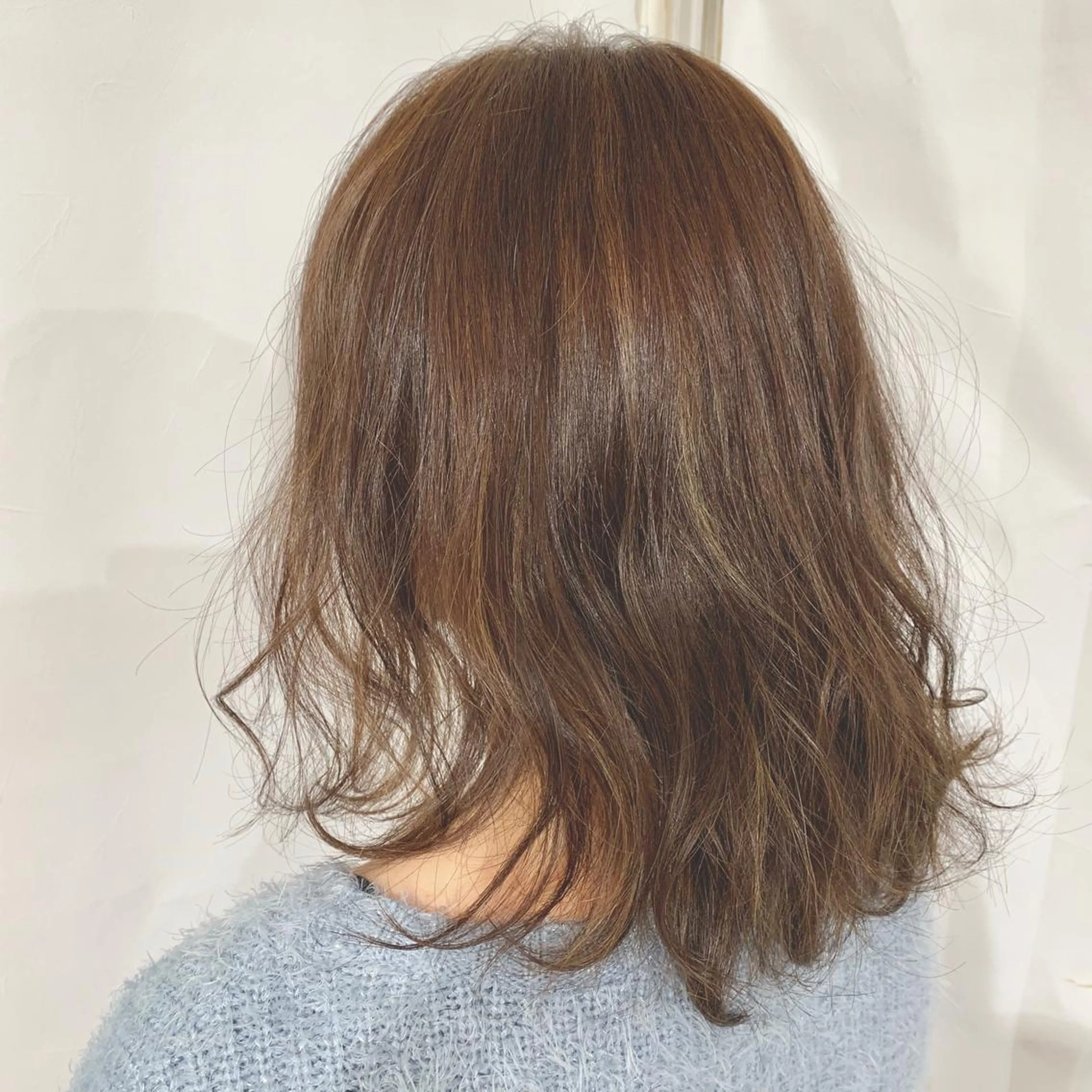 ミディアム カラー 透明感カラー ハイライトカラー ハイライト カット ヘアカラー 加藤 綾華のヘアスタイル