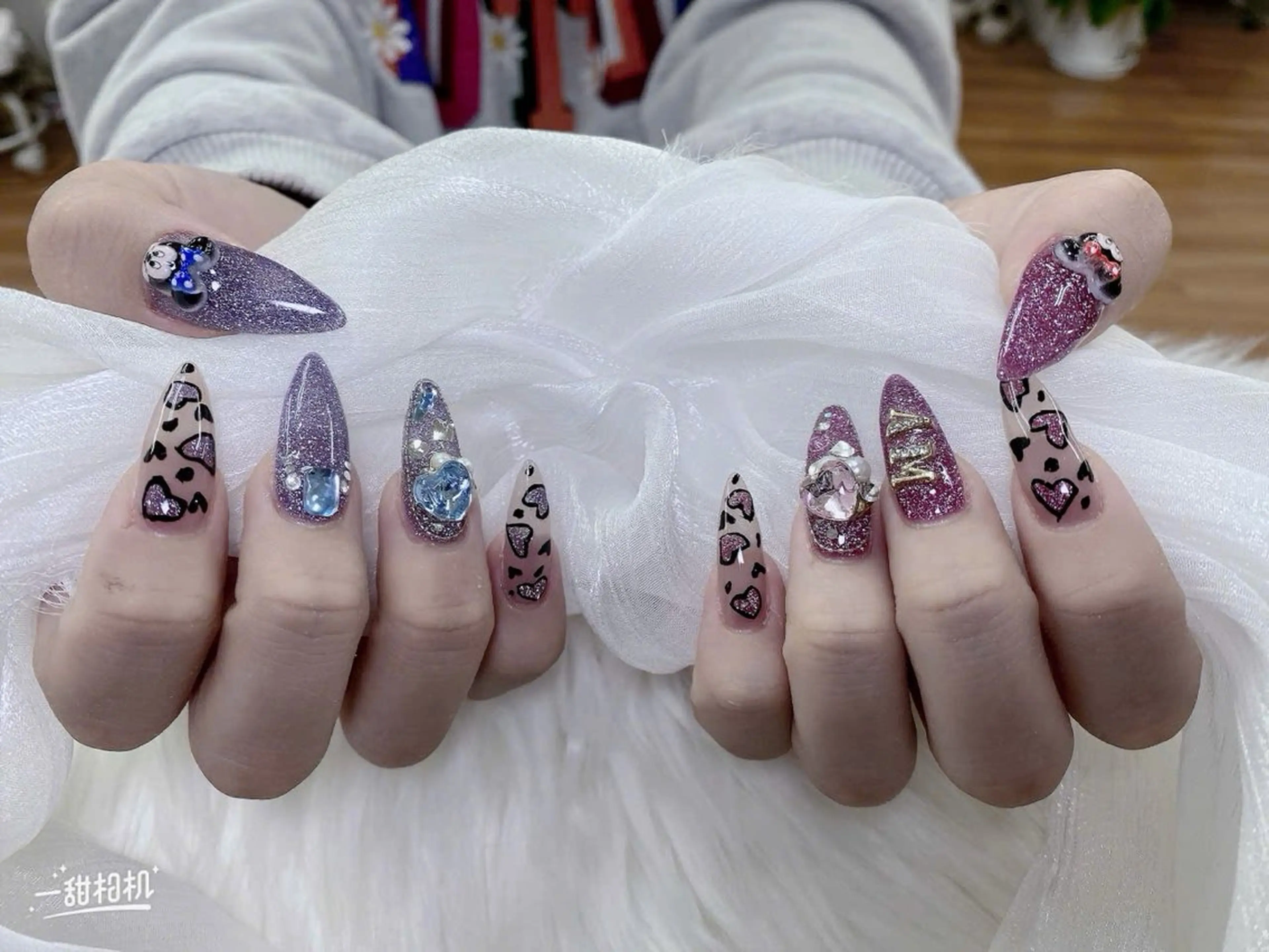 ネイル フレンチネイル グラデーション キラキラネイル 韓国ネイル マグネットネイル ハンドネイル ハンドケア Hara Nail 【パラジェル使用】のネイルデザイン