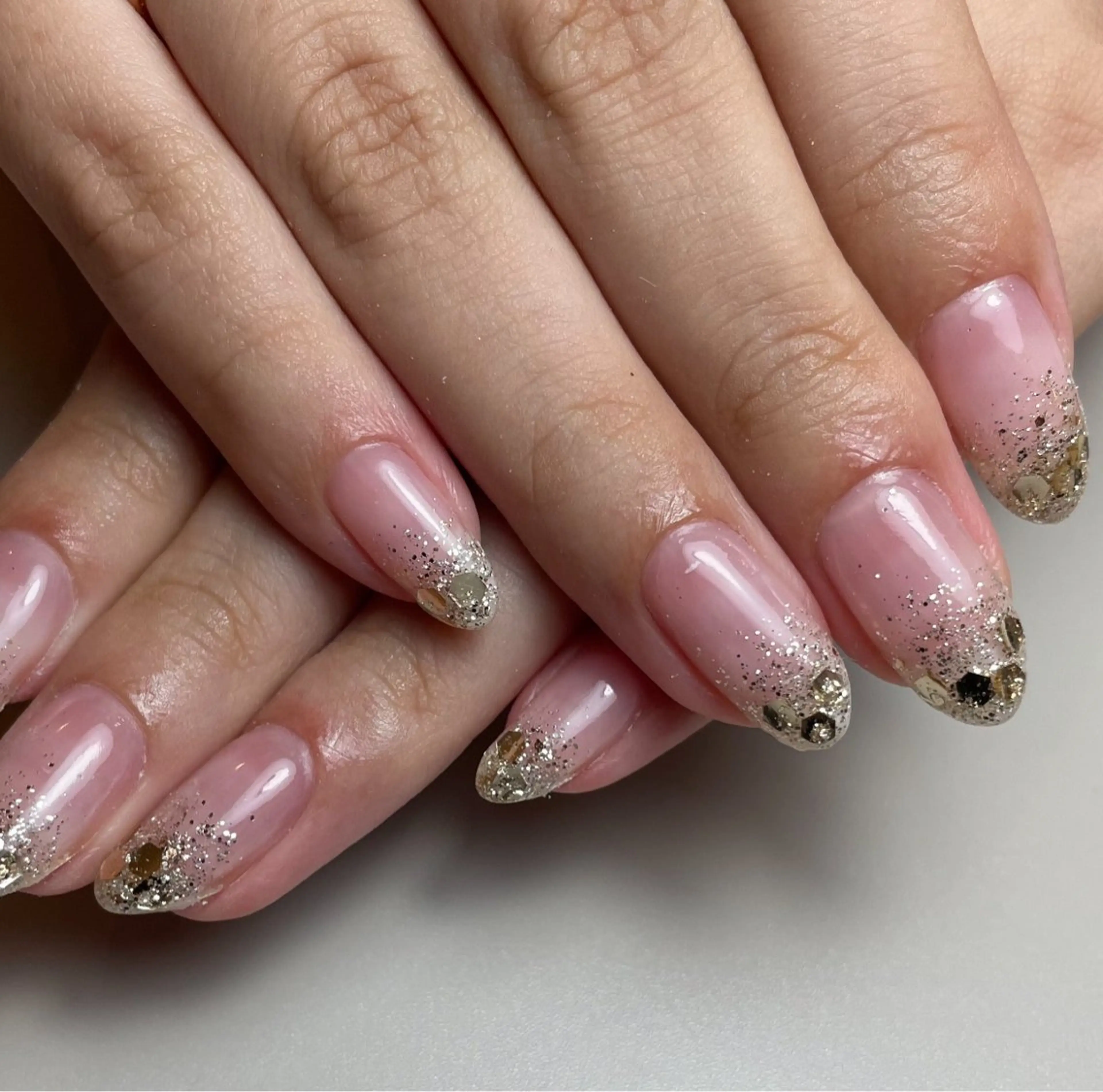 ネイル グラデーション ラメ(グリッター) ラメグラデーション eyelash&nail YUZUME所属・Narumi/ YUZUME銀座のネイルデザイン