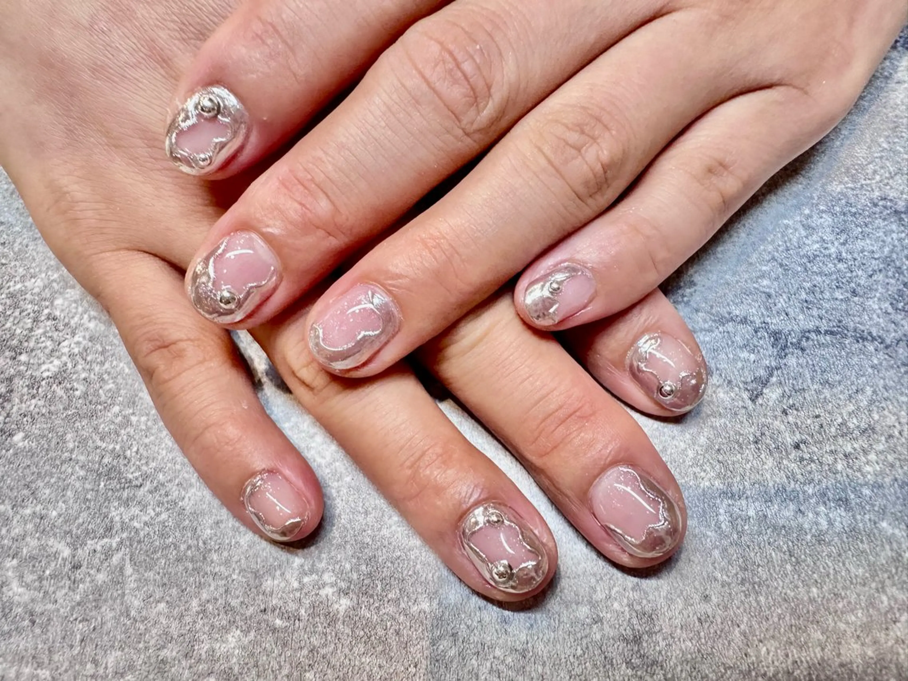 ネイル ミラーネイル シルバー Re :eight Nail所属・NISHIOKA FUKUMIのネイルデザイン
