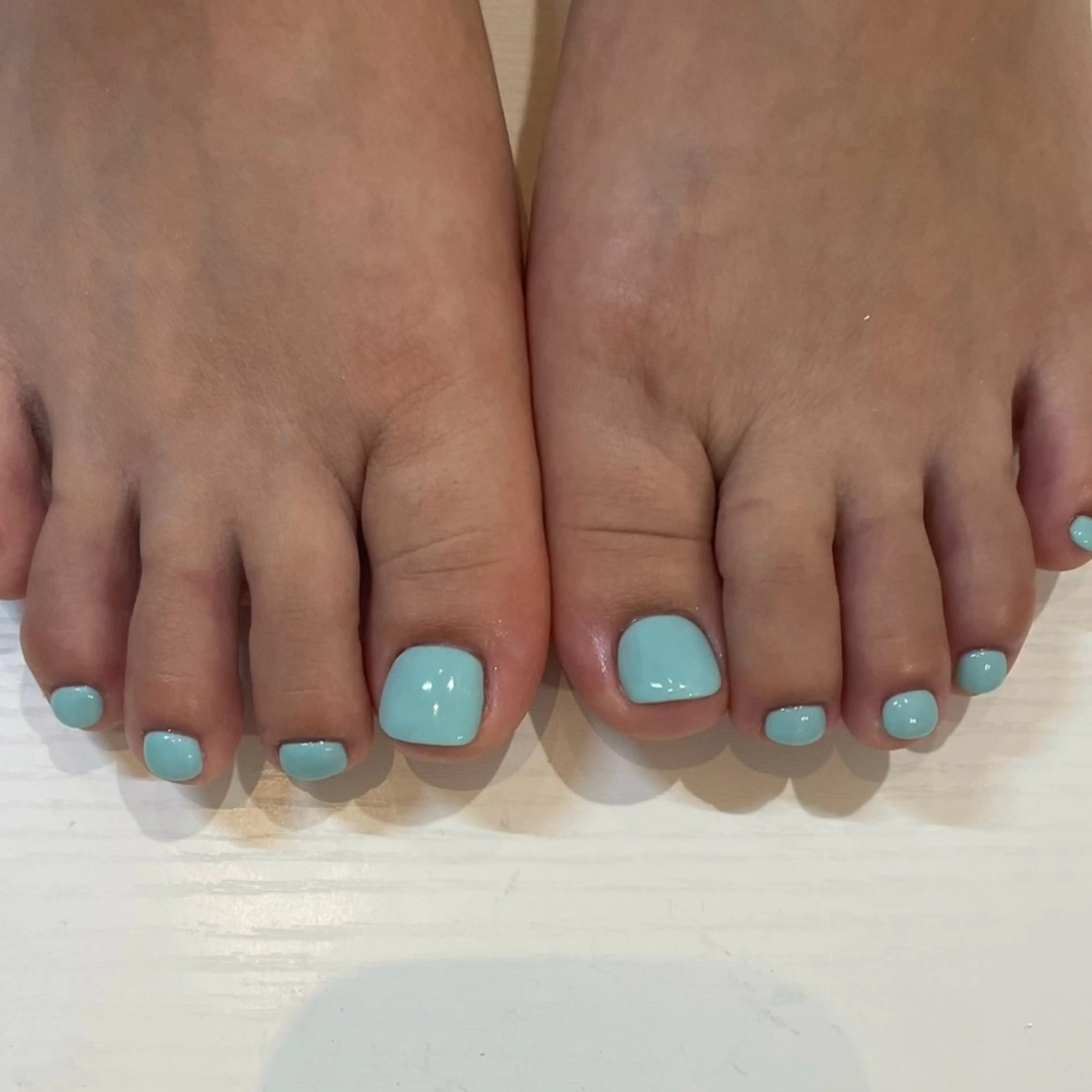 ネイル フットネイル 𝑟𝑖𝑠𝑎 🕯‎🤍のネイルデザイン