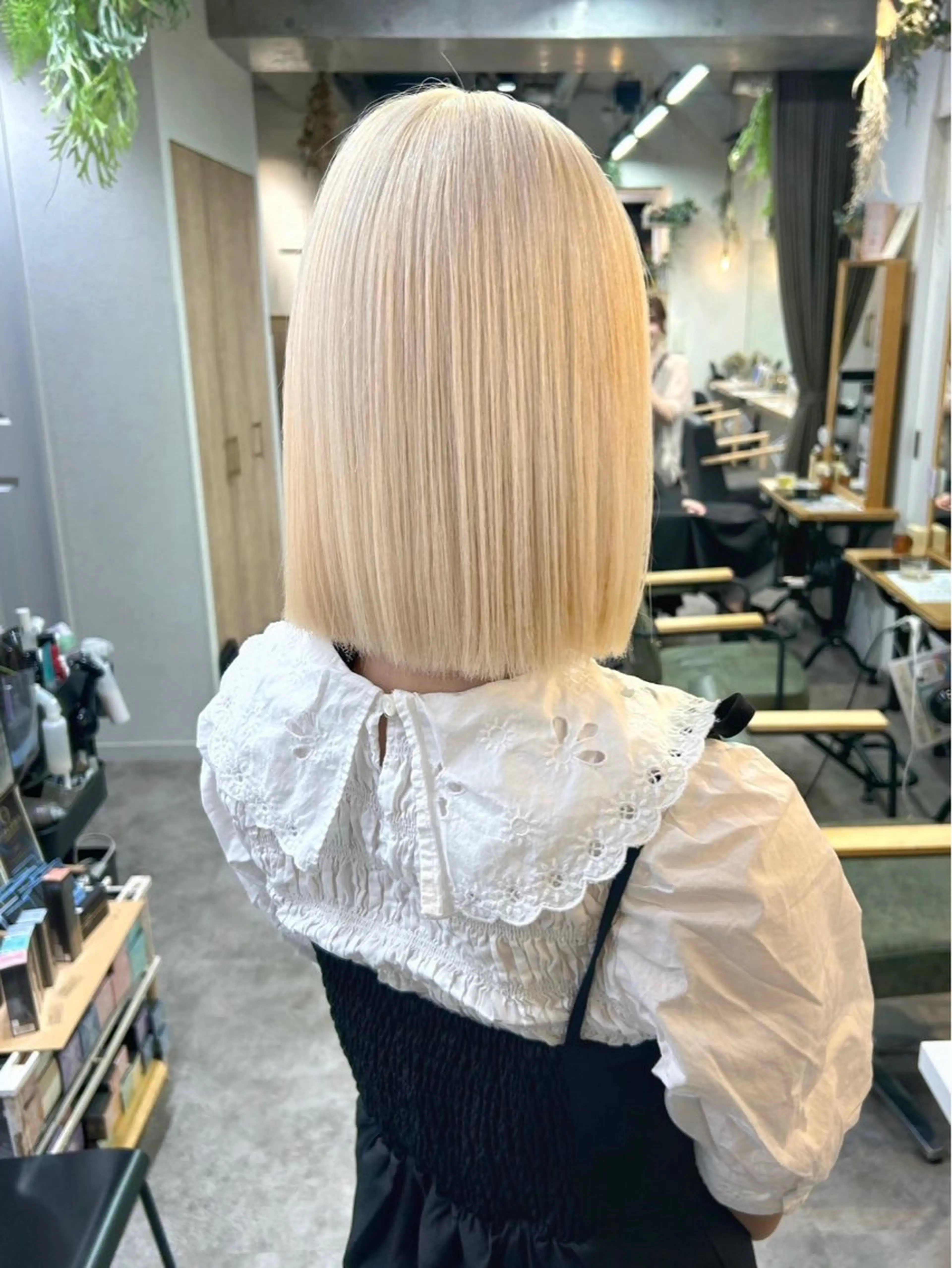 ショート カラー ミストバング ベージュカラー ブリーチ ブロンド 透明感カラー 艶カラー/縮毛矯正/ ケア/アレンジ/桜悠のヘアスタイル