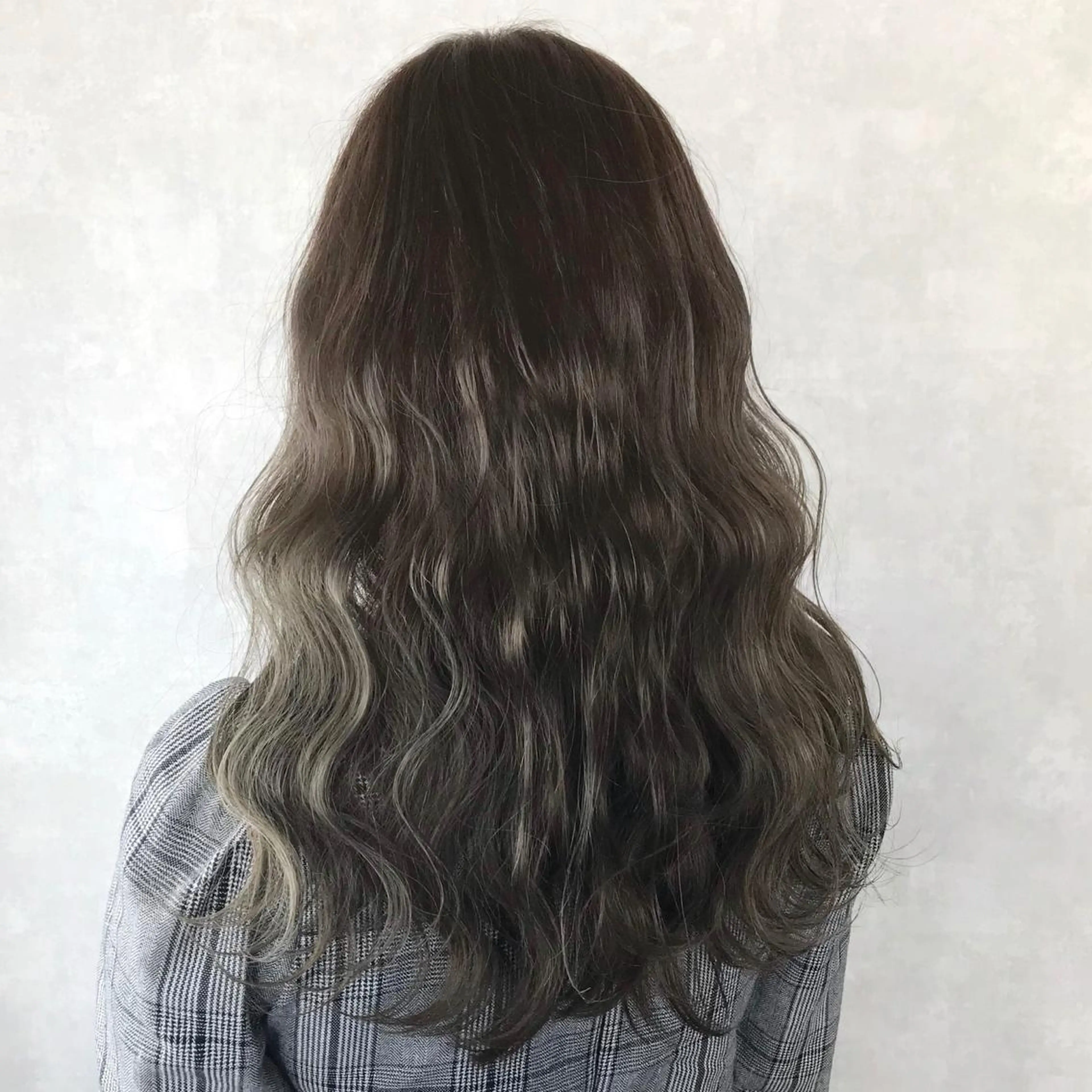 ロング カラー アッシュ アッシュグレー アッシュグレージュ ブリーチ グレージュ サロウィン所属・K-POP好き美容師 🇰🇷Kai.Yのヘアスタイル