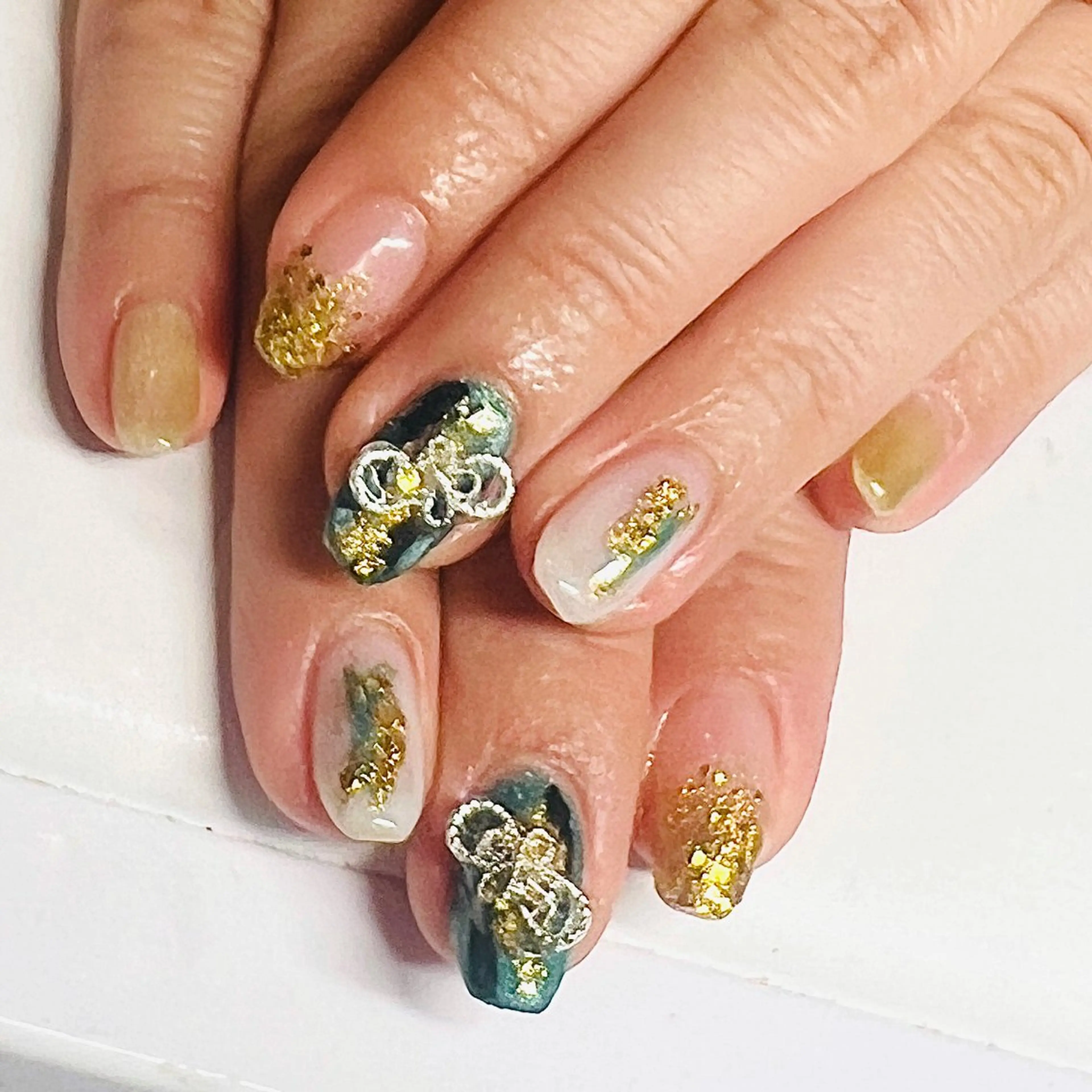 ミディアム ハンドネイル Nail Salon midnightのネイルデザイン