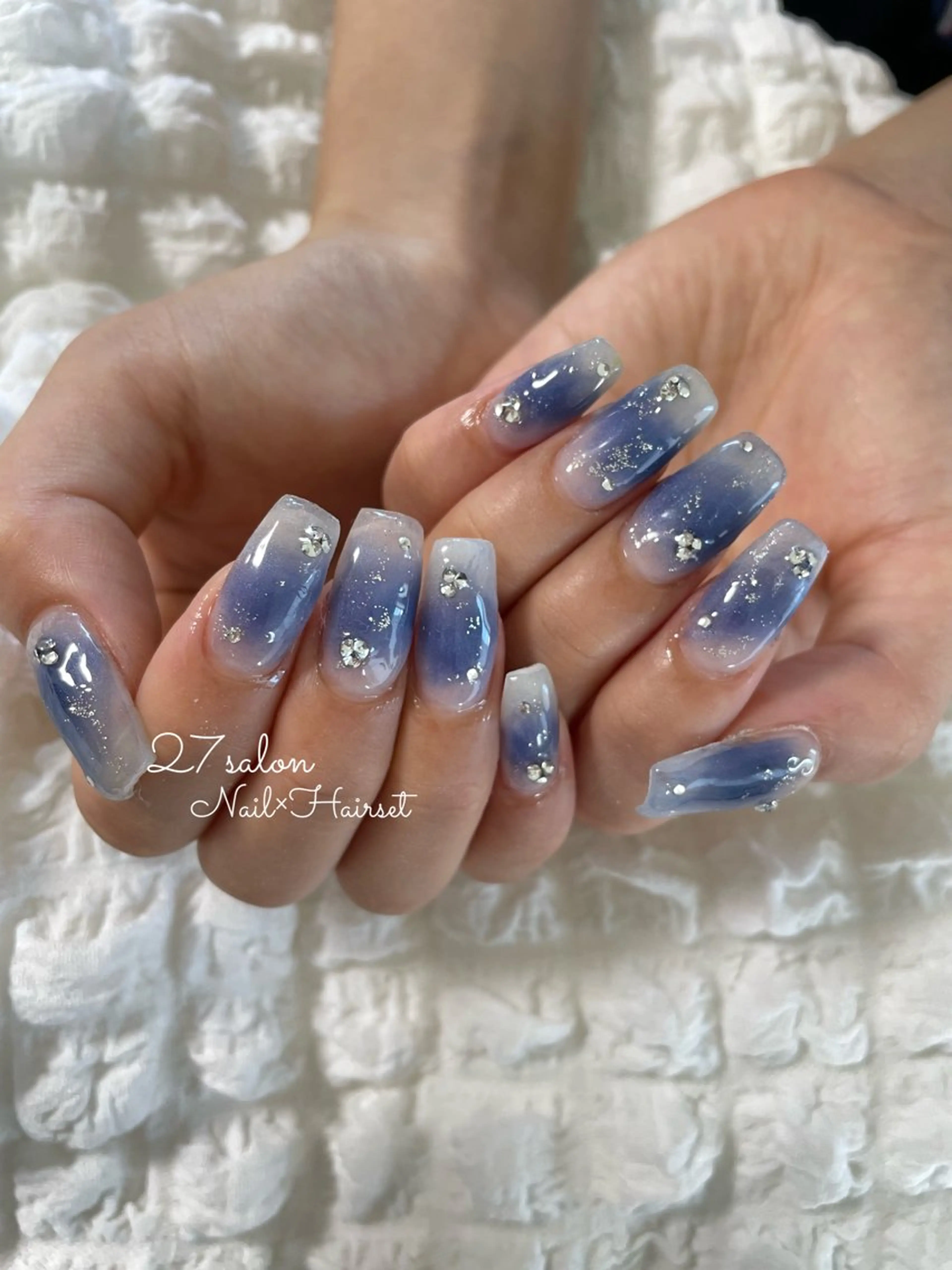 ネイル ブルー チークネイル ワンホンネイル 27salon yuinaのネイルデザイン