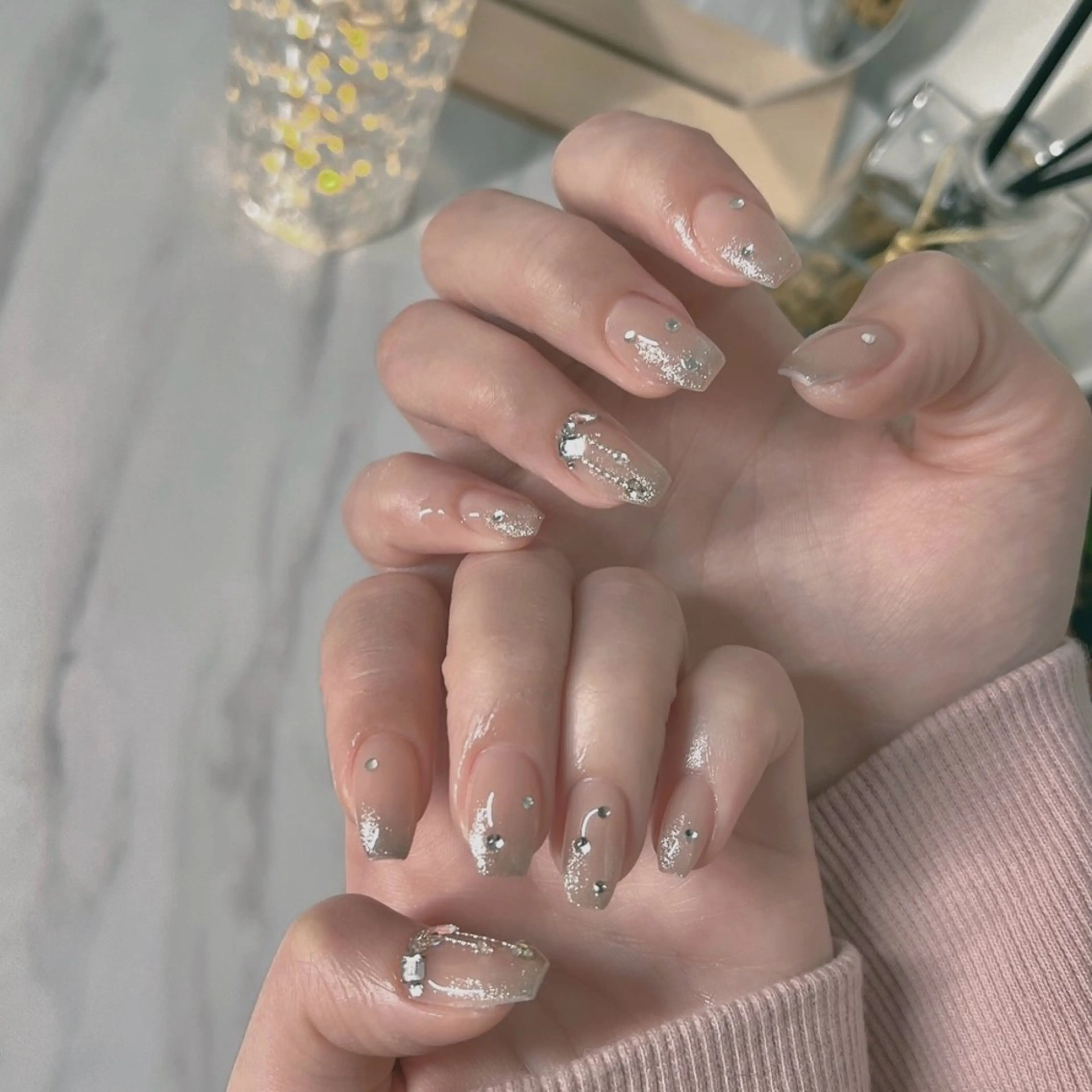 ネイル オーロラネイル フットネイル フレンチネイル ジェルネイル ラメ(グリッター) ハンドネイル NEO Beauty Salon所属・𝐍𝐄𝐎 𝐉𝐔𝐑𝐈のネイルデザイン