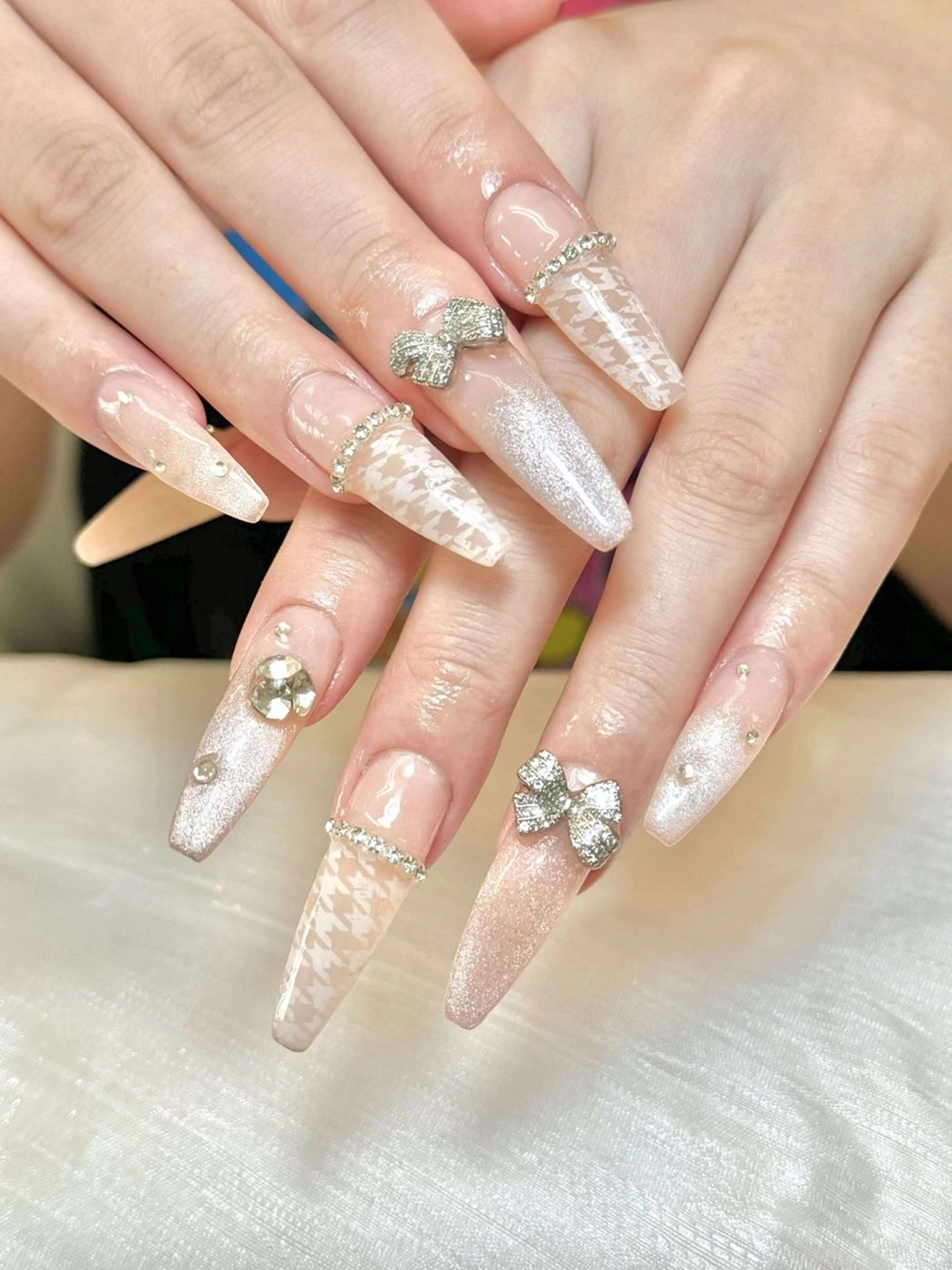 ネイル オーロラネイル チークネイル フットネイル フレンチネイル 韓国ネイル ハンドネイル Lumi Nailのネイルデザイン