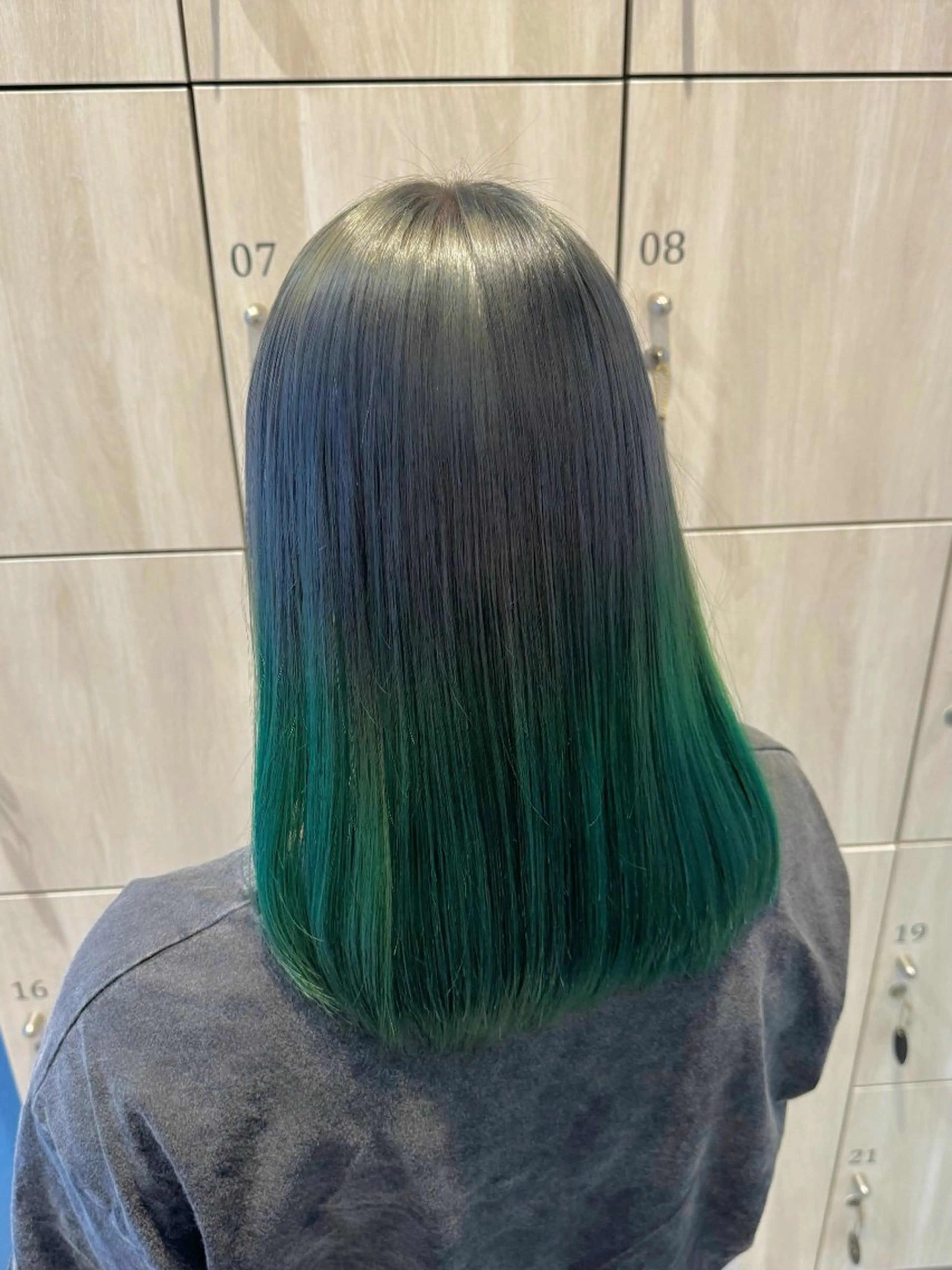 カラー デザインカラー 伊藤 深月のヘアスタイル