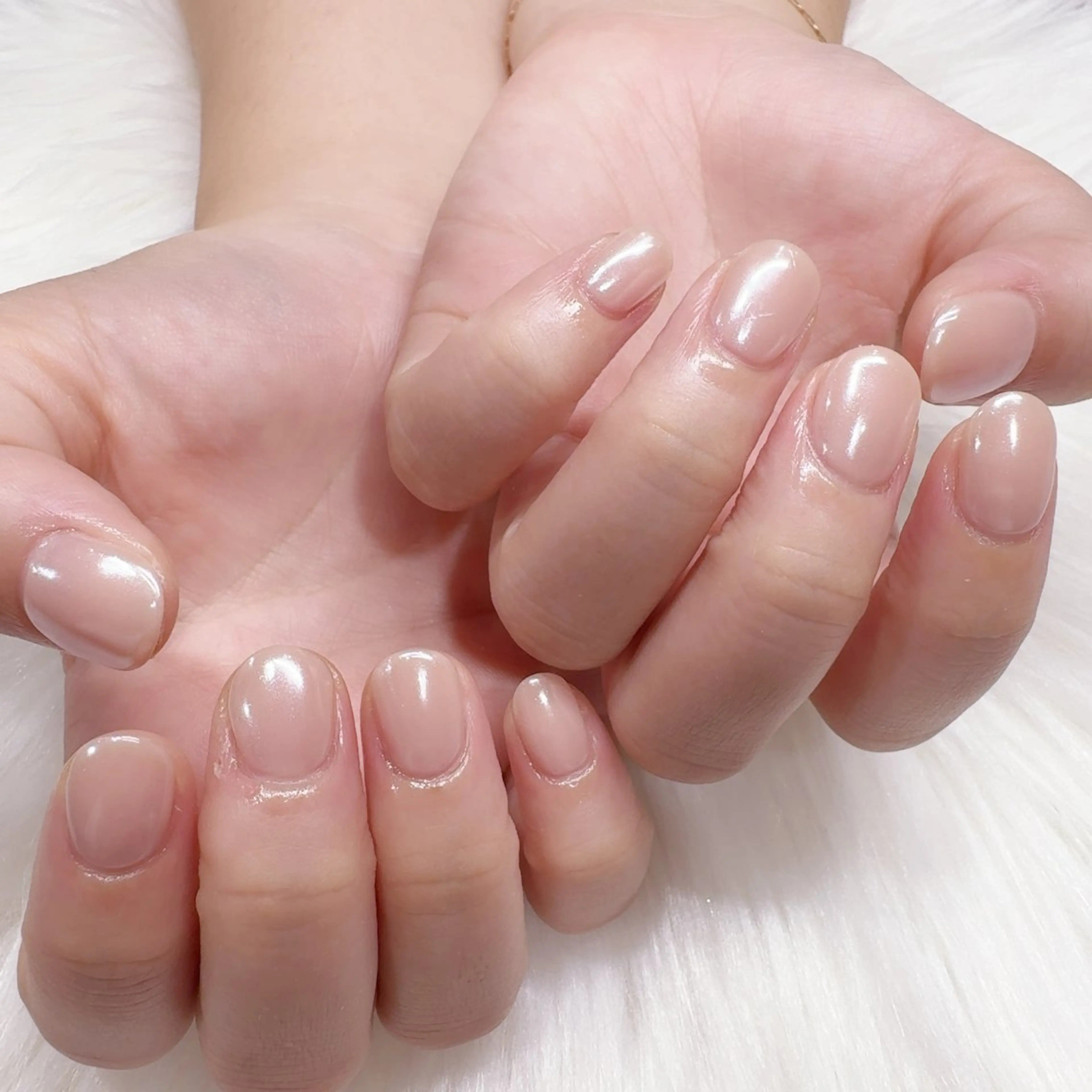 ネイル オーロラネイル ホワイト ハンドネイル 小野澤 紗智のネイルデザイン