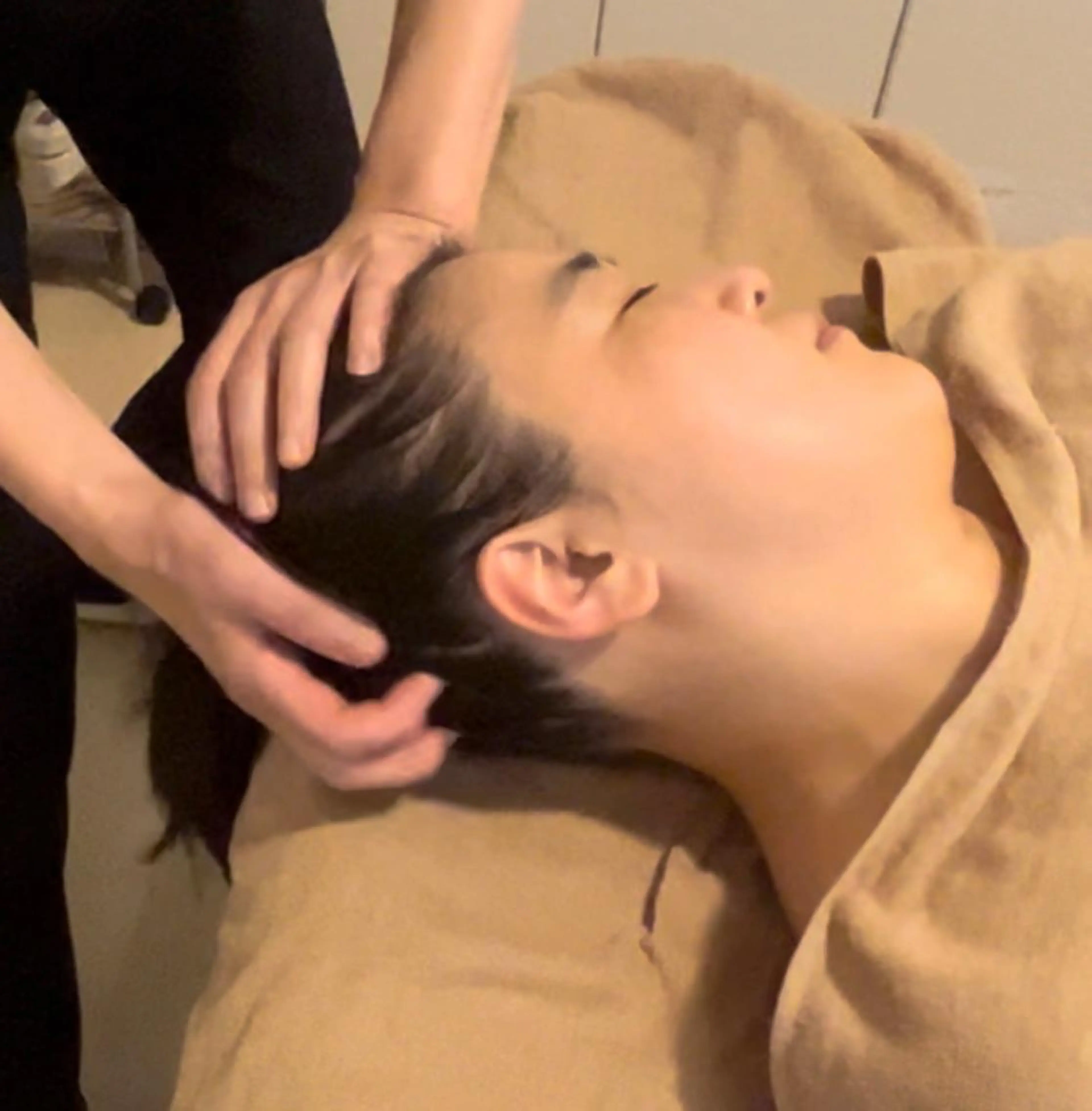 当日ご予約OK 頭蓋骨小顔矯正(お着替えなし・メイクオフなしで受けられます)くいしばり、顎関節、小顔矯正の写真