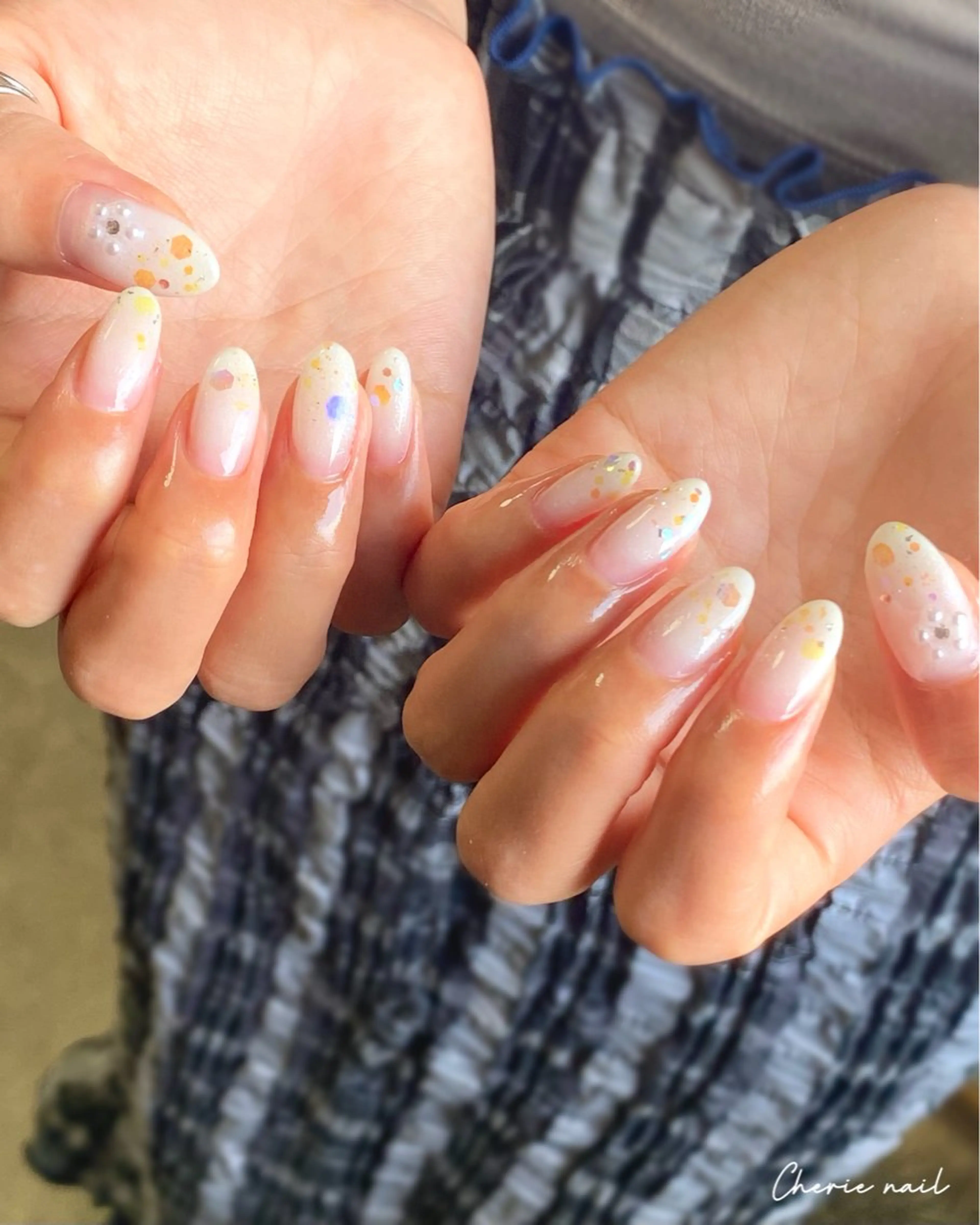 ネイル ジェルネイル グラデーション オフィスネイル ホワイト ハンドネイル Cherienail yunaのネイルデザイン