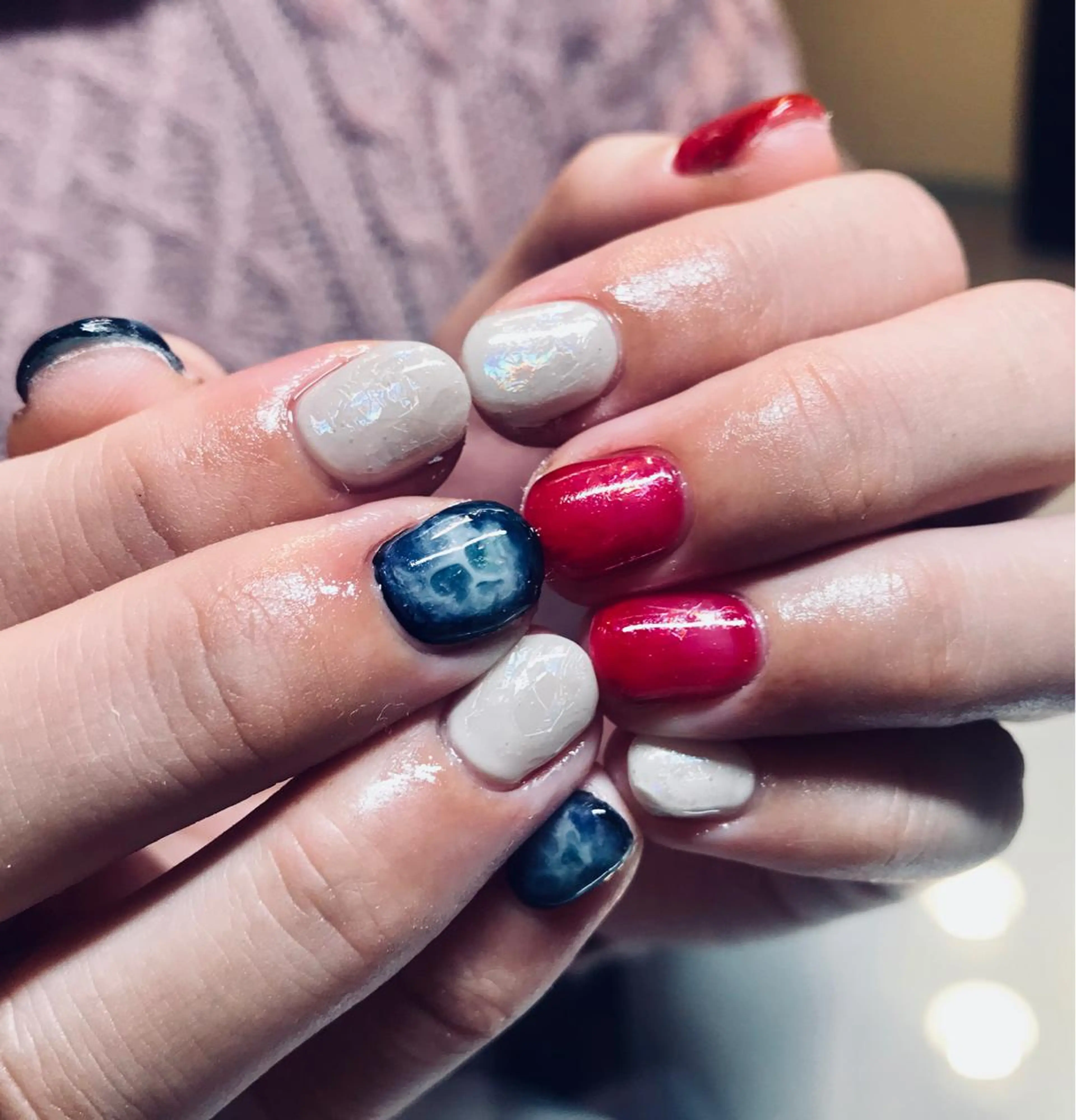 ショート ネイル ニュアンスネイル 赤色 nail&eye Aoのマツエク・マツパデザイン