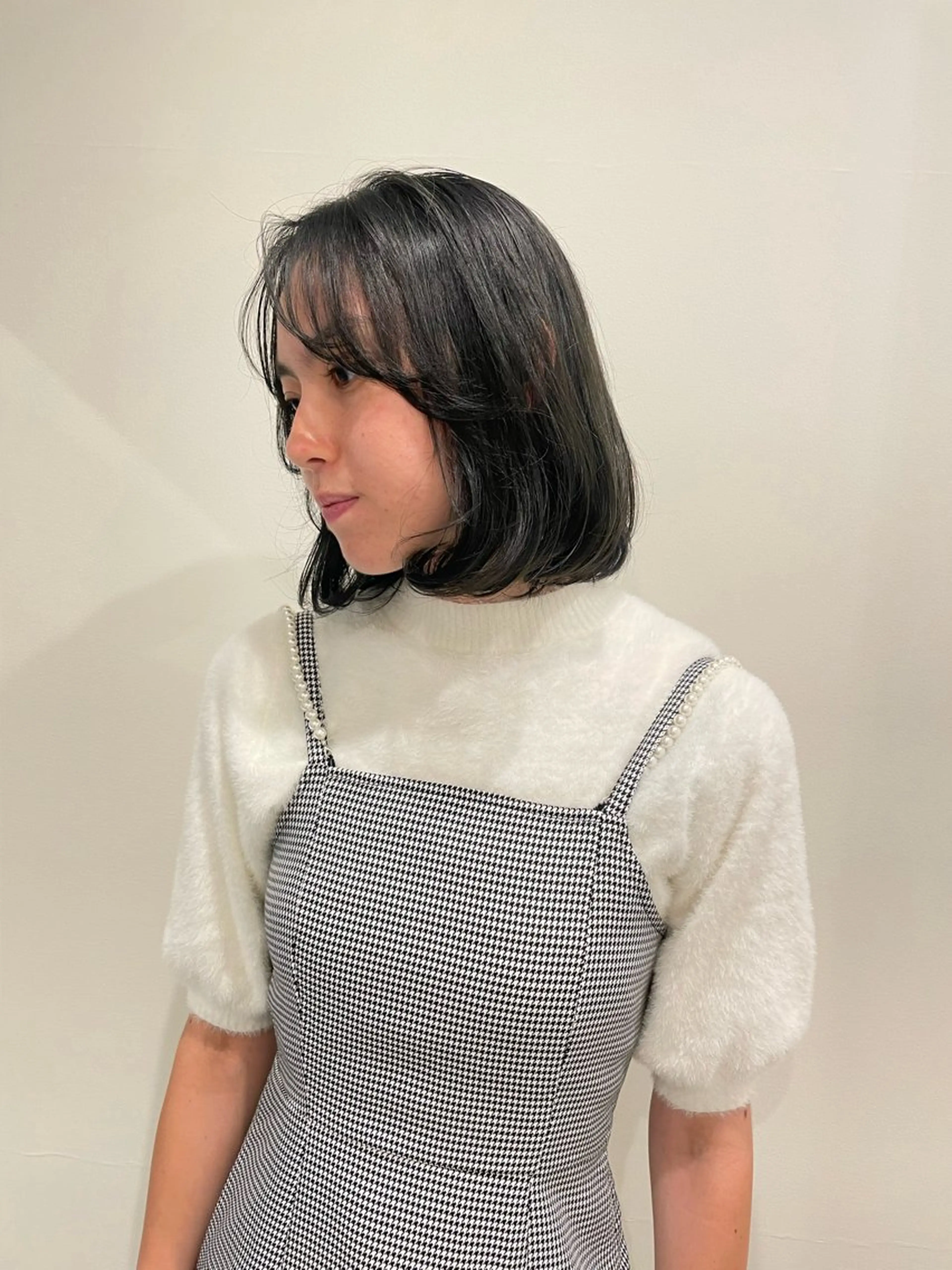 ミディアム カラー 渋谷 留菜のヘアスタイル