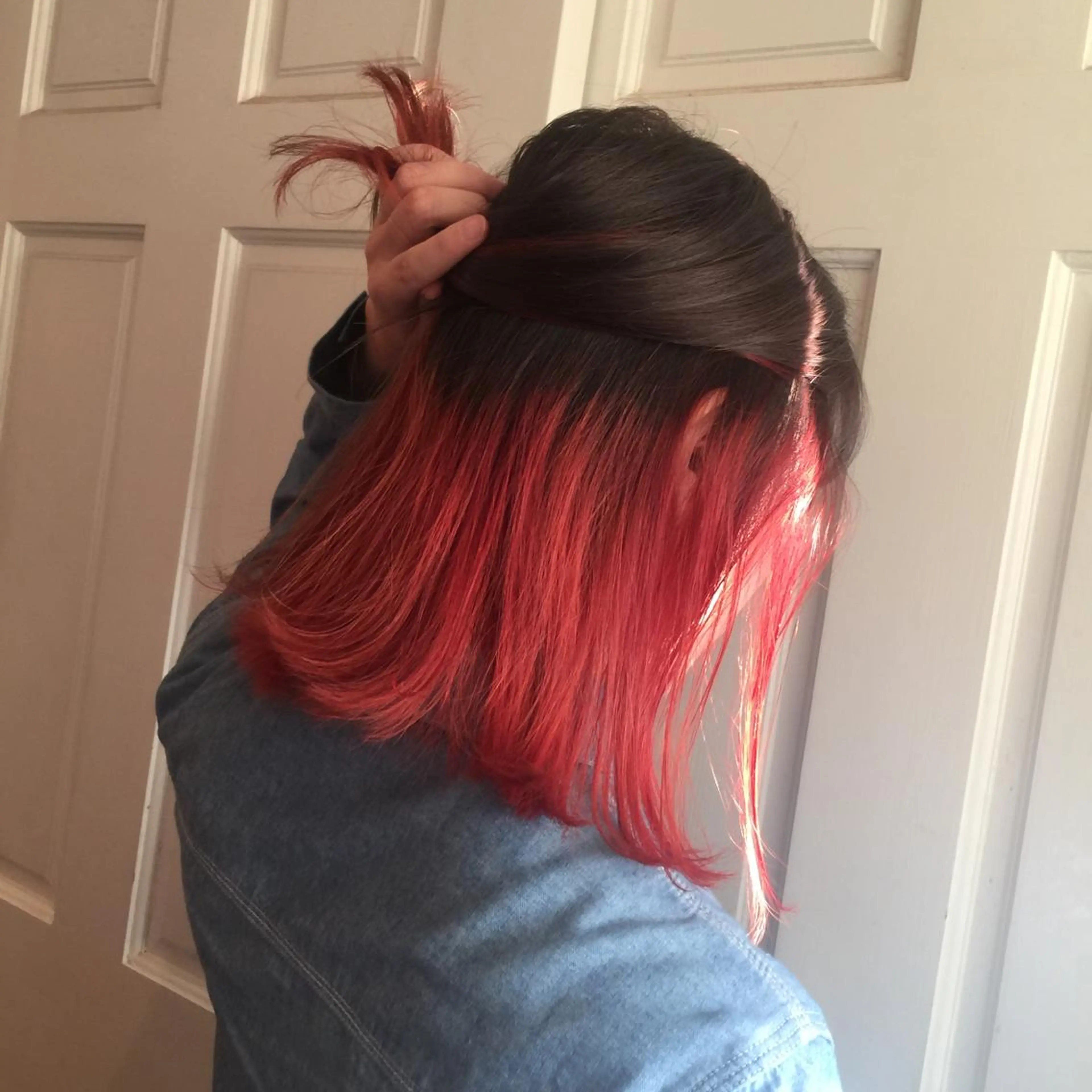 ミディアム カラー インナーカラー レッドカラー ホワイト&レイヤーカ ットエクステ長畠俊輔のヘアスタイル