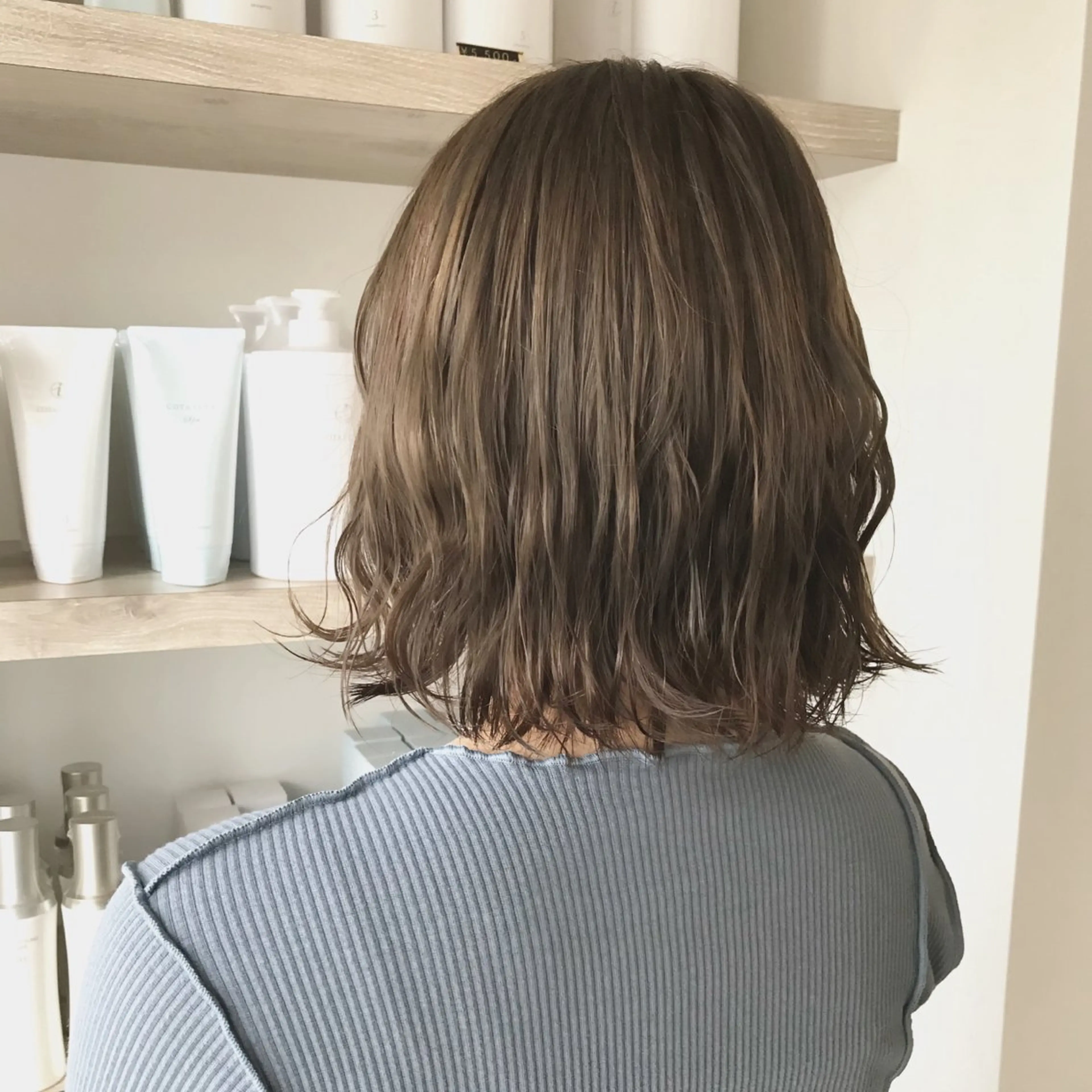 ミディアム カラー ベージュカラー ブリーチ 透明感カラー ミルクティーベージュ 由比藤理子 ブリーチカラー🌈のヘアスタイル