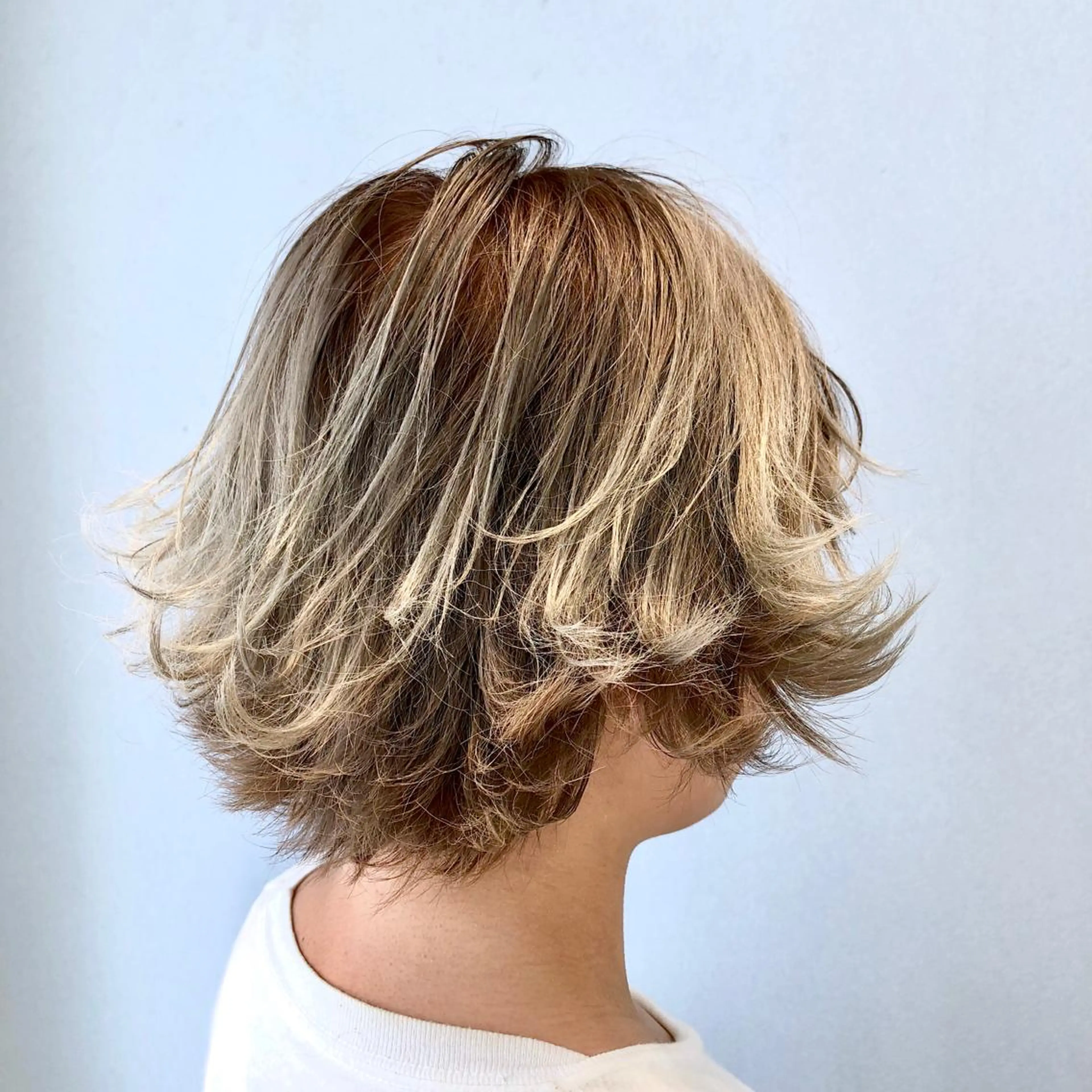 ショート カラー ベージュカラー ブリーチ ケアブリーチ グラデーションカラー イルミナカラー 🌈ぷる艶カラー🌈 髪質改善👑柳沼尚貴のヘアスタイル