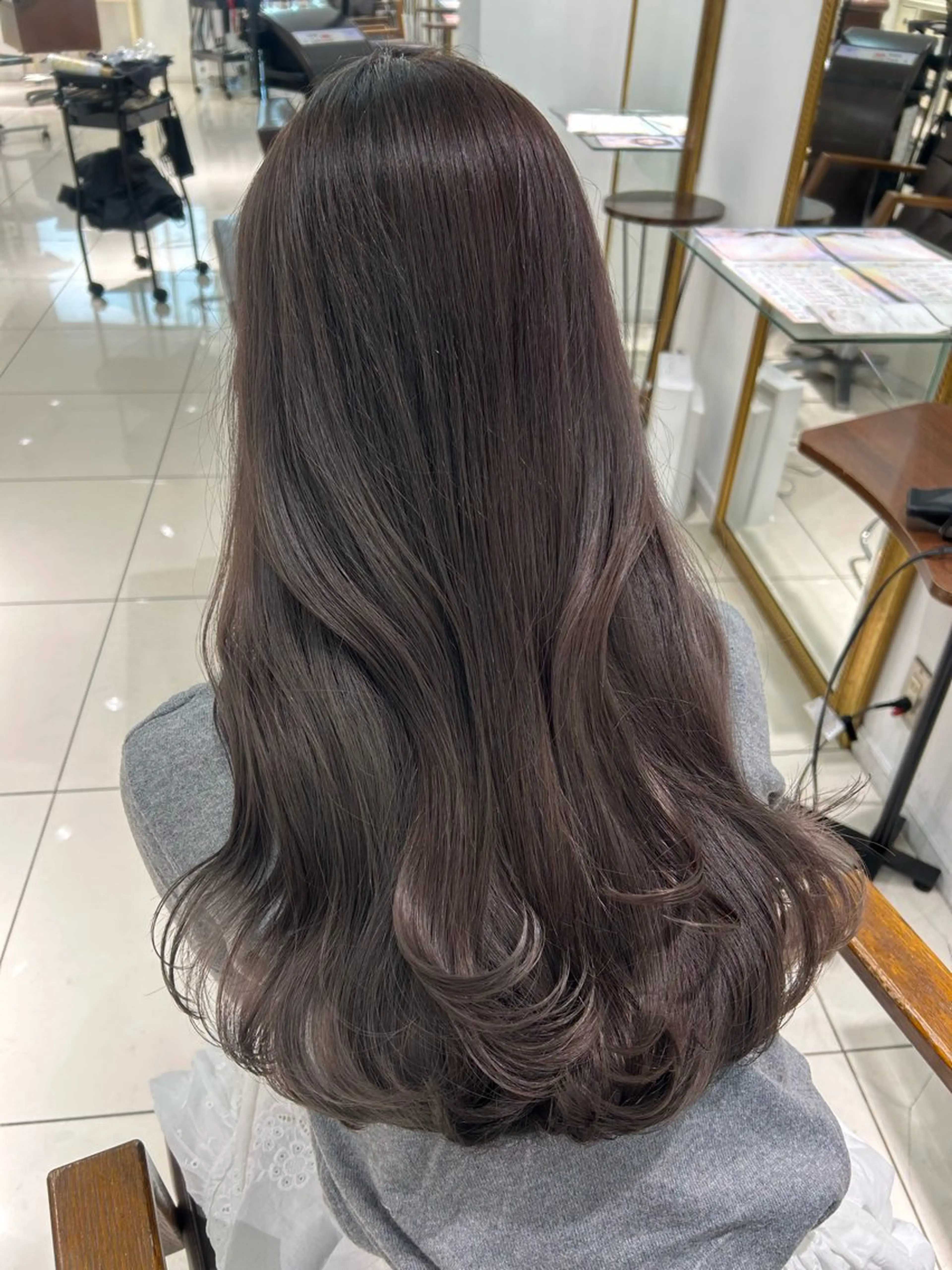 ロング カラー グレージュ ラベンダーカラー ラベンダーグレージュ ラベンダーグレー ヘアカラー トリートメント 髪質改善透明感カラー 🩶Nanakoのヘアスタイル
