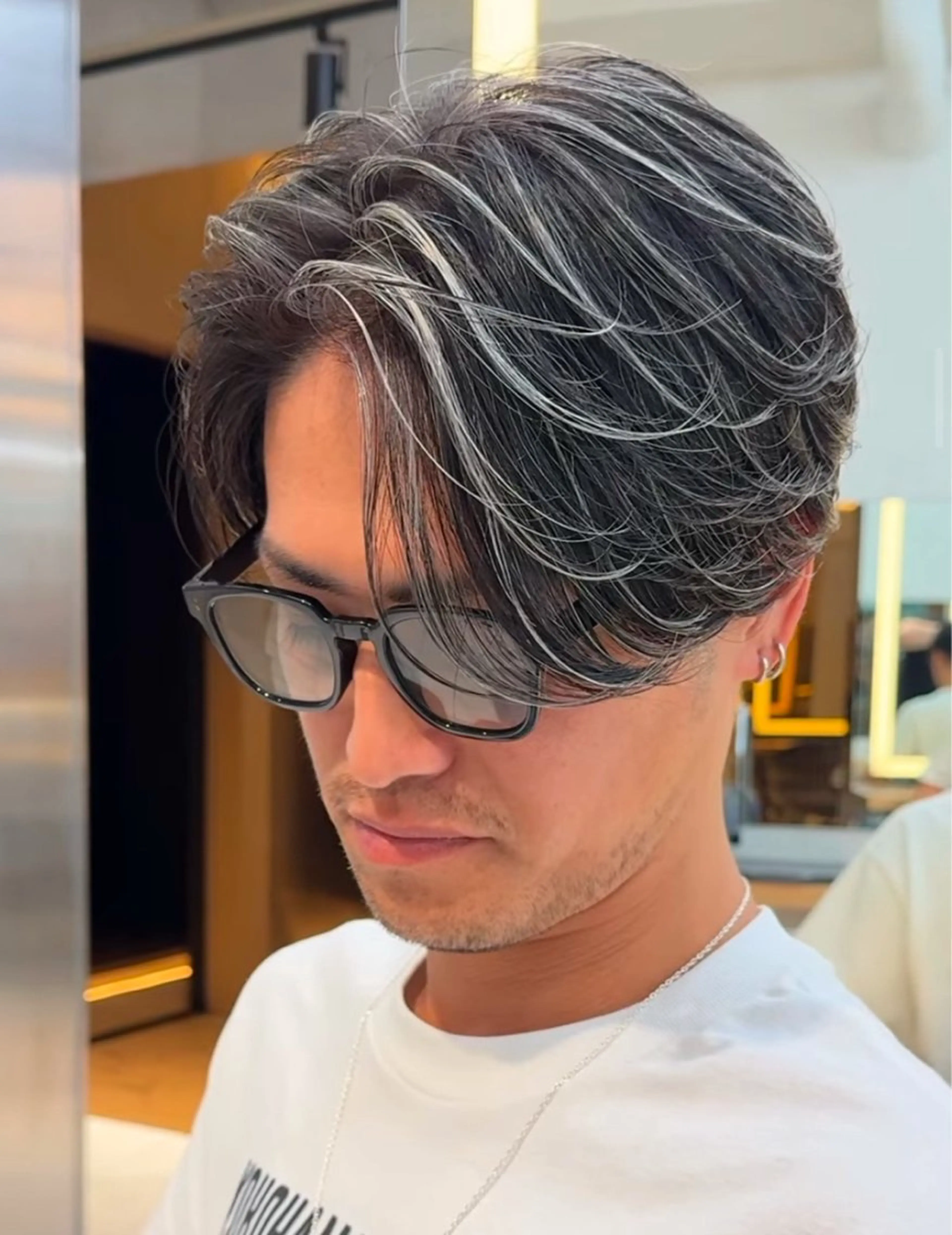 メンズ センターパート メンズハイライト メンズメッシュ カット ヘアカラー 白髪ぼかし/白髪 メッシュ/ゆうとのヘアスタイル