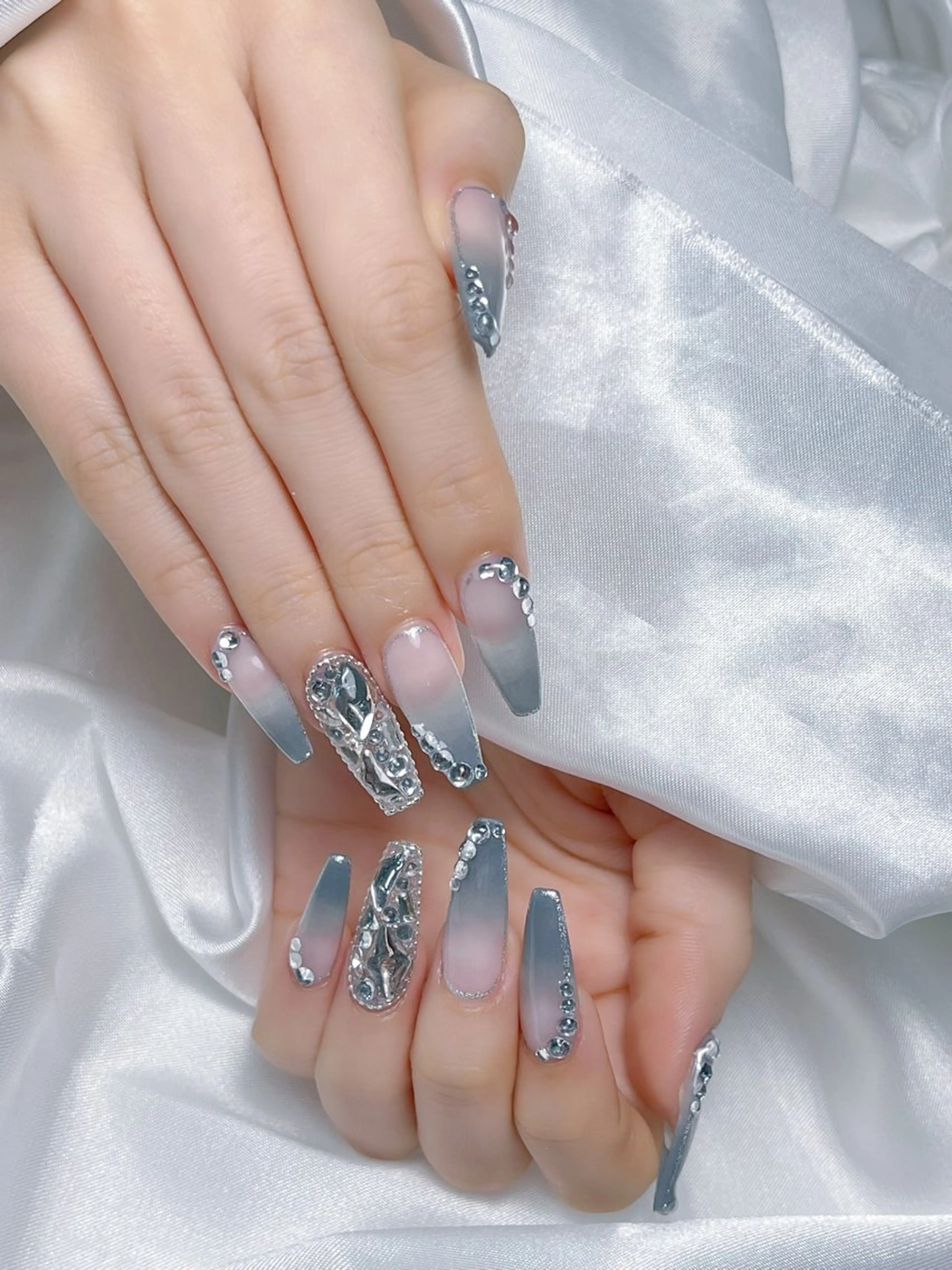 ネイル LEELA NAIL STUDIO所属・LEELA NAIL STUDIOのネイルデザイン