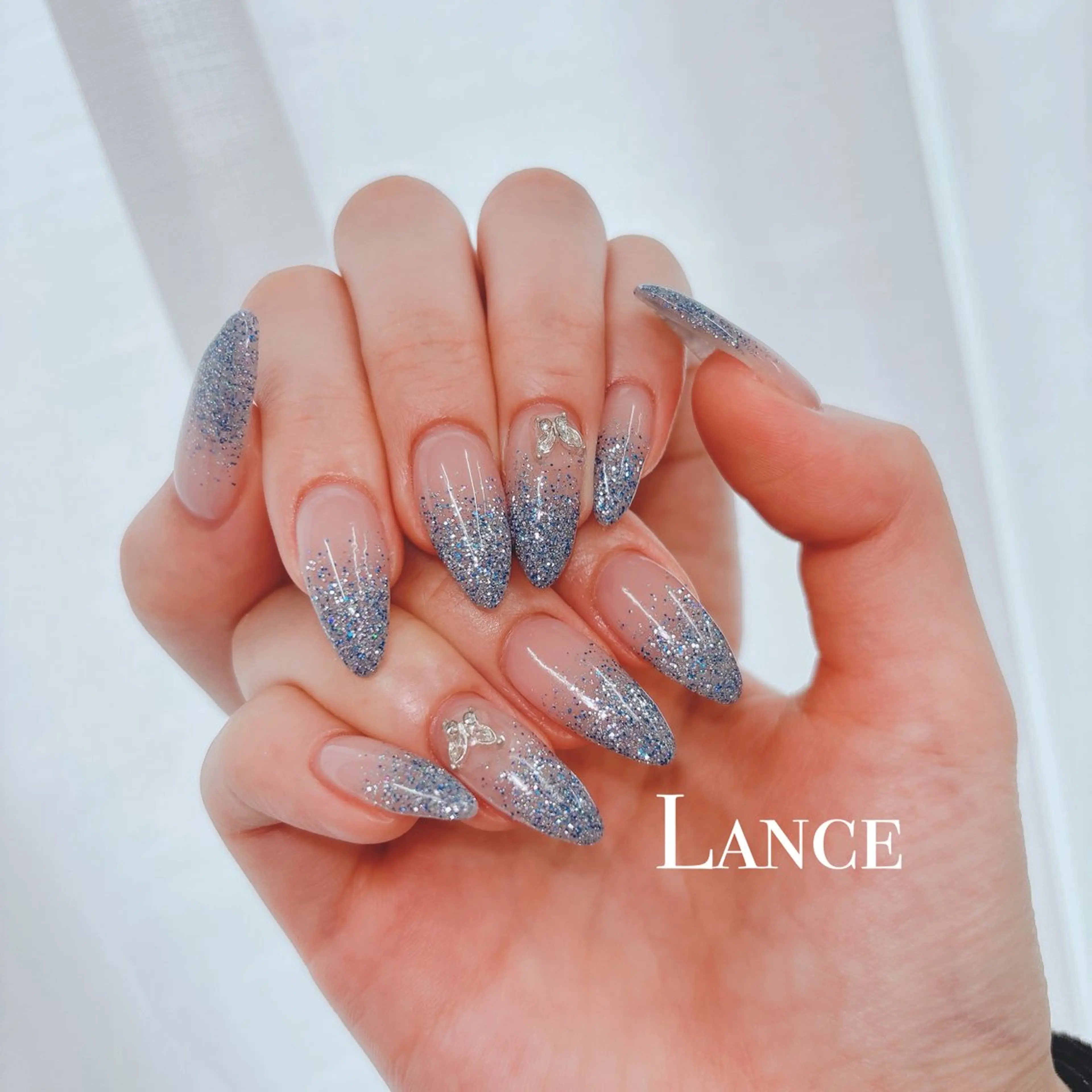 ネイル オーロラネイル ブルー フットネイル 氷ネイル・うるうるネイル キラキラネイル ハンドネイル Lance nailのネイルデザイン
