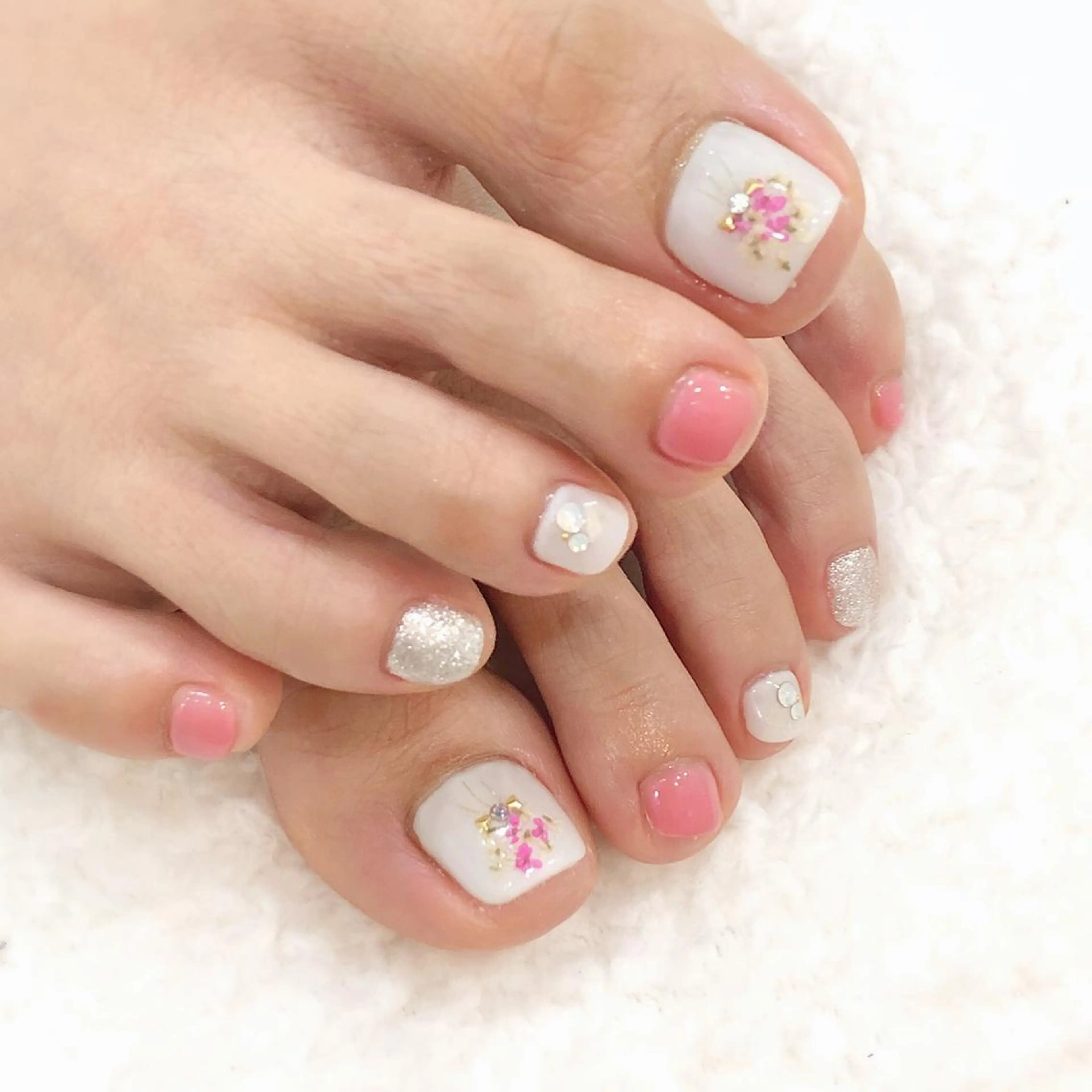 ネイル ジェルネイル 持ち込み パラジェル ピンク 春ネイル フットネイル nail salon Regaosのネイルデザイン
