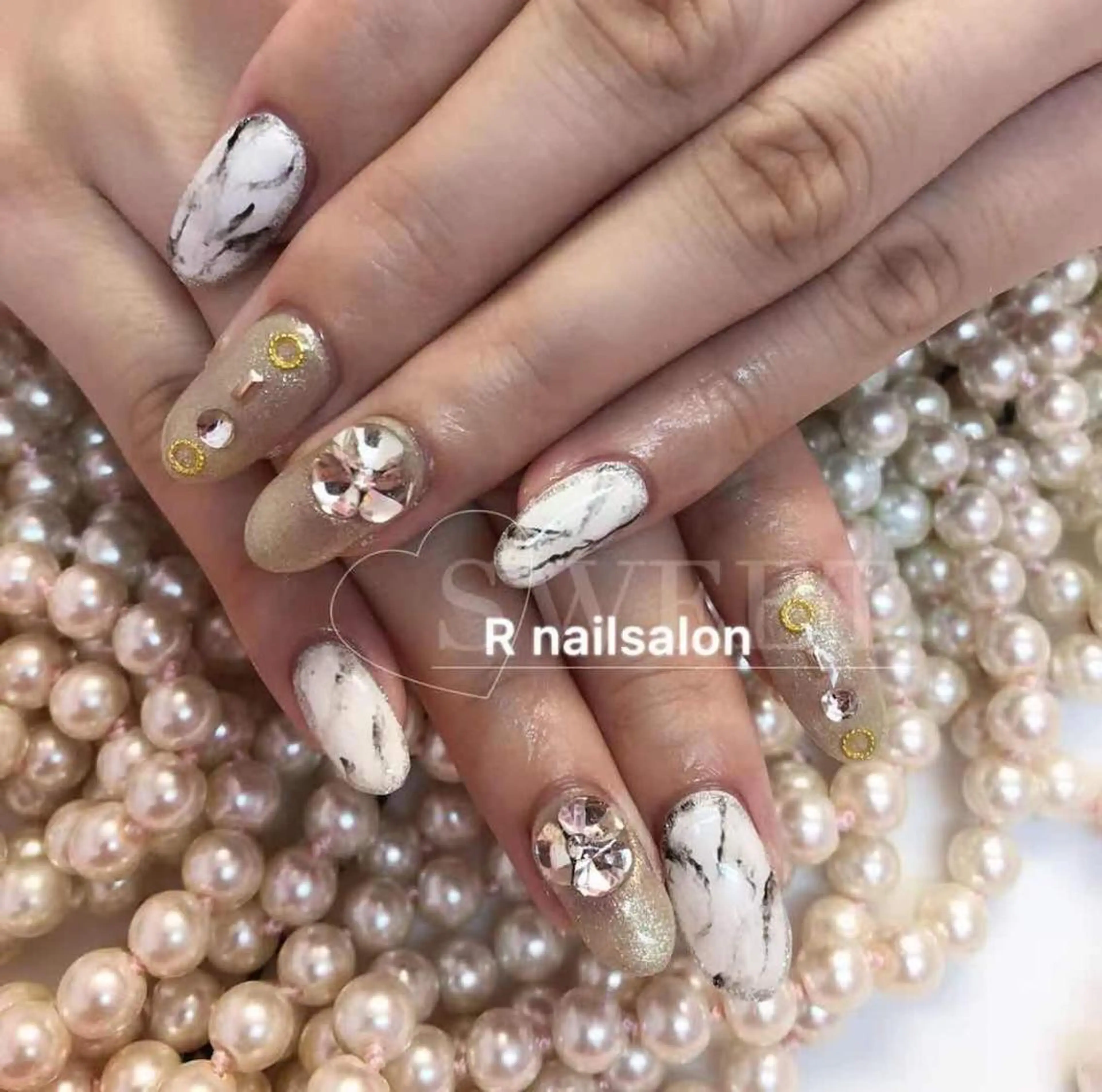 ロング R NAILSALONのネイルデザイン