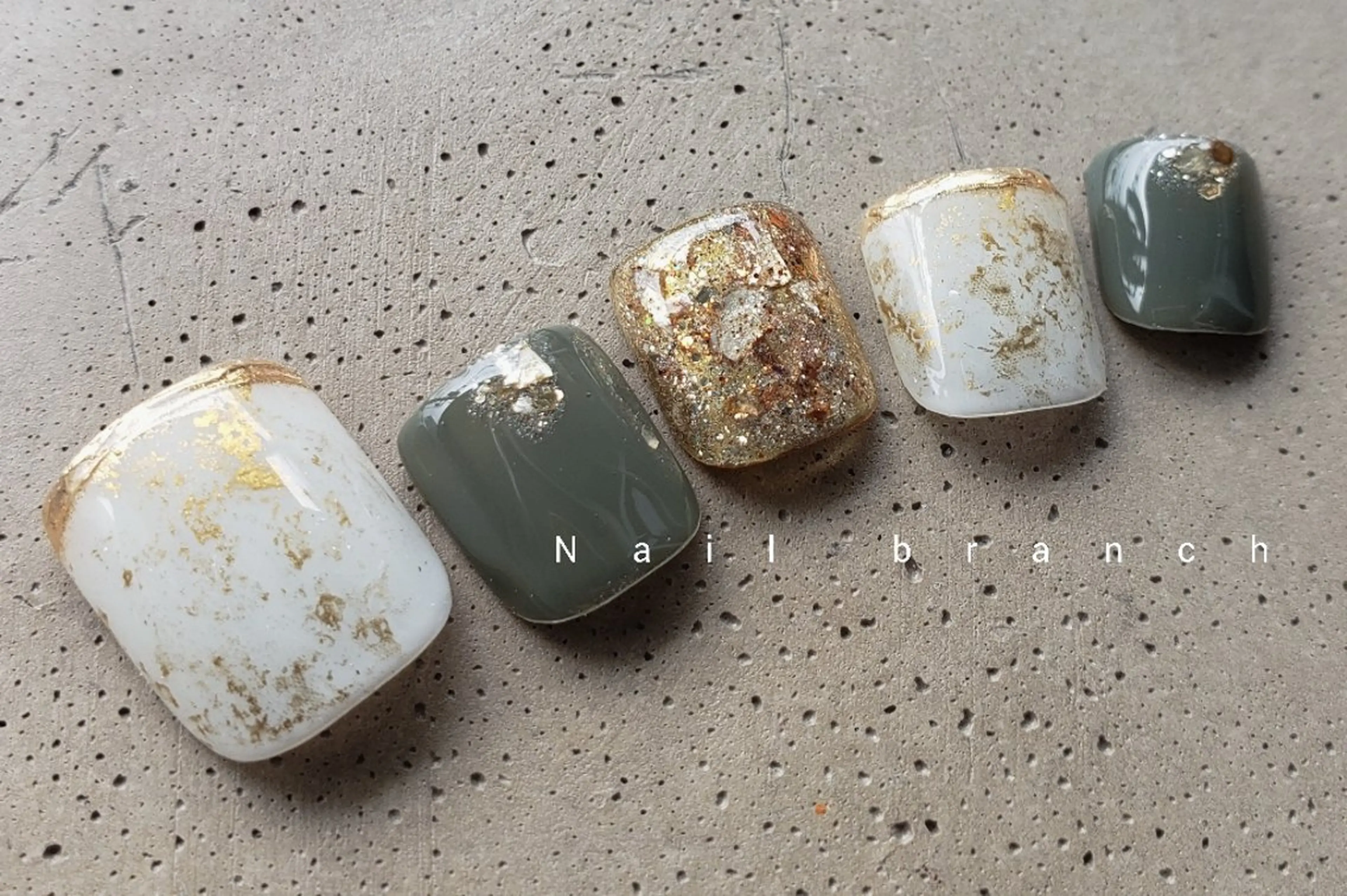 ミディアム Nail branchのネイルデザイン