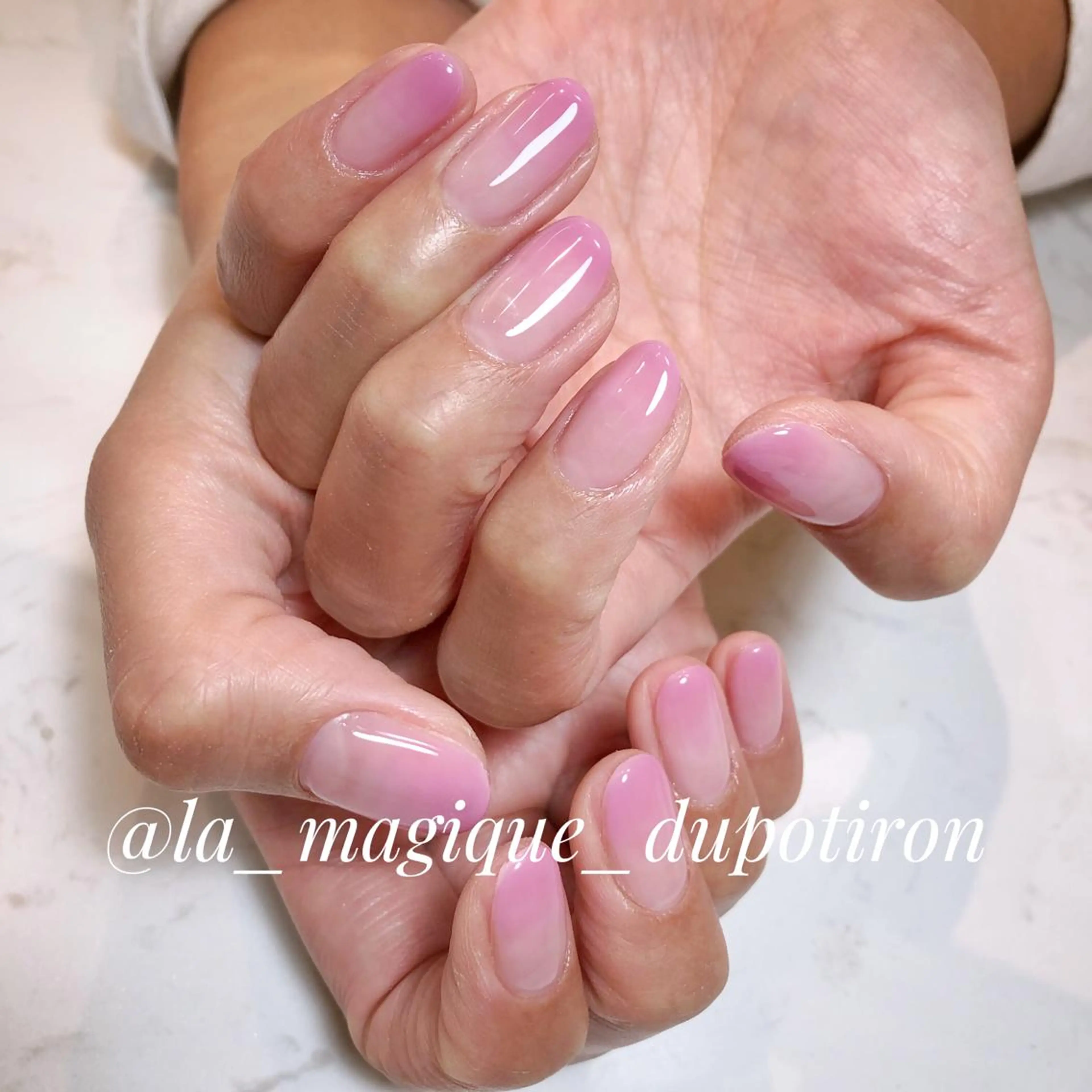 ネイル グラデーション S. NOAのネイルデザイン