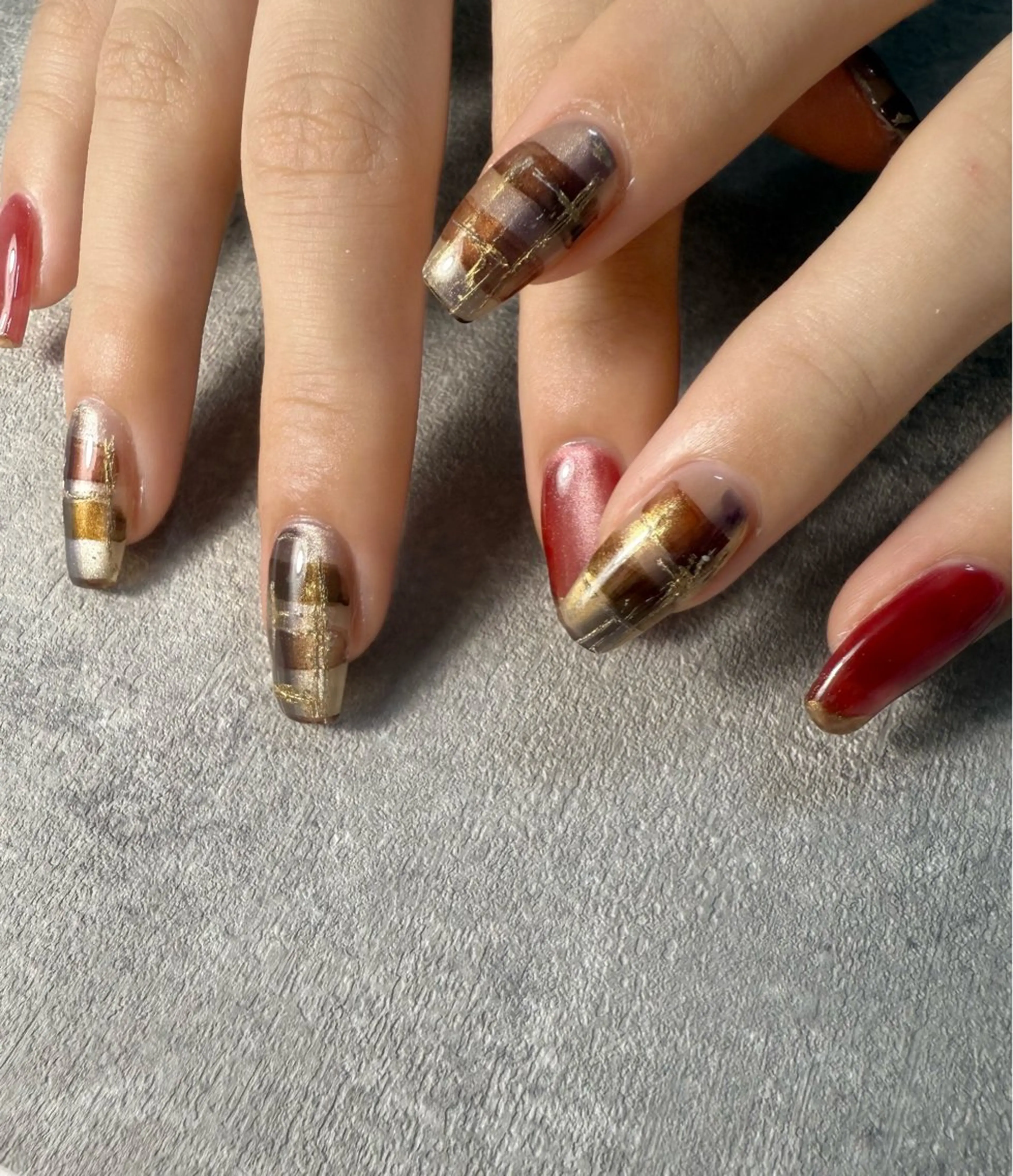 ネイル アートネイル マグネットネイル ニュアンスネイル 赤色 冬ネイル 北小岩ネイリスト吉田 由圭のネイルデザイン