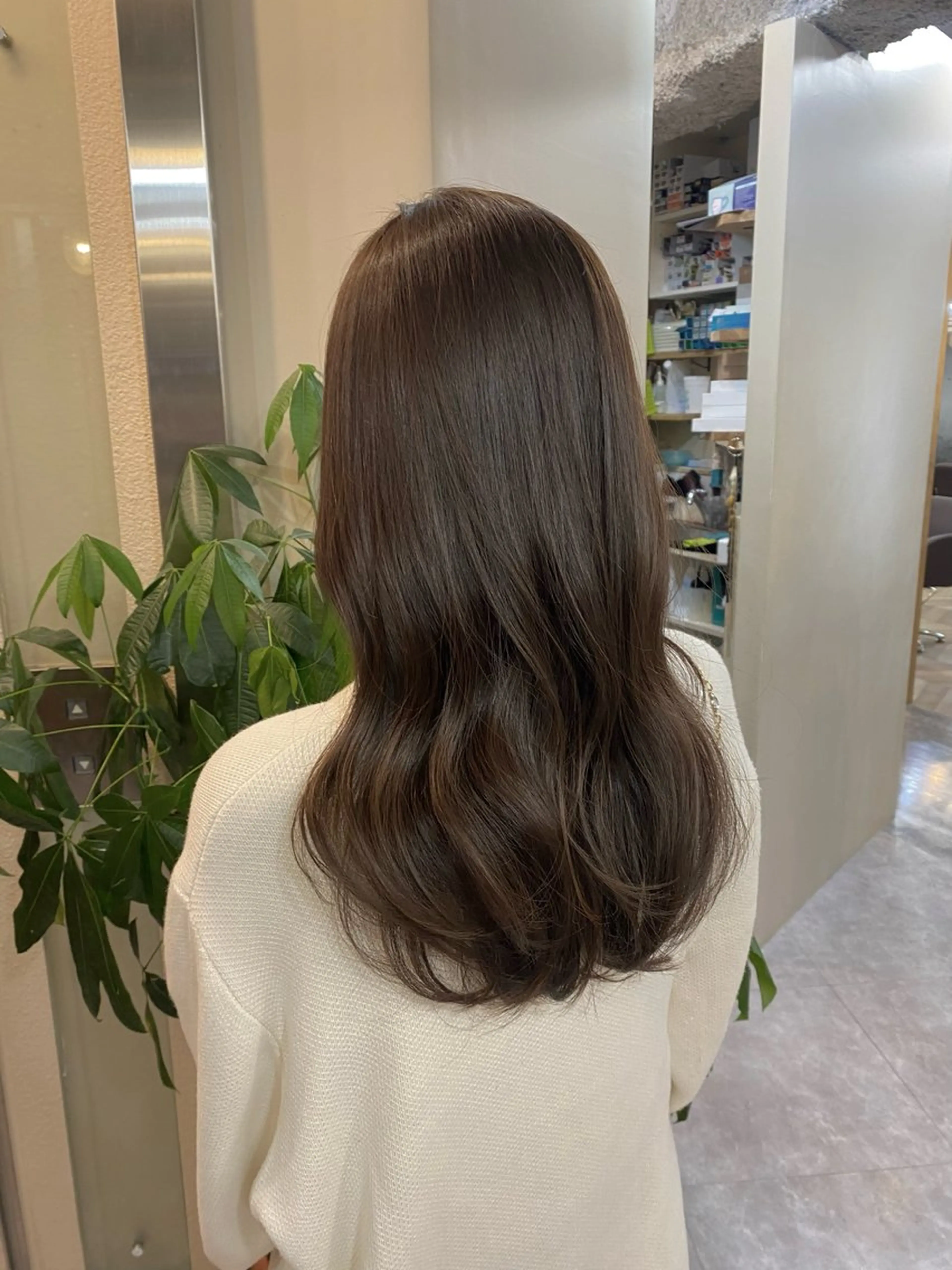 セミロング カラー カット ヘアカラー トリートメント ヤスザトアヤノ /レイヤー/オリーブのヘアスタイル