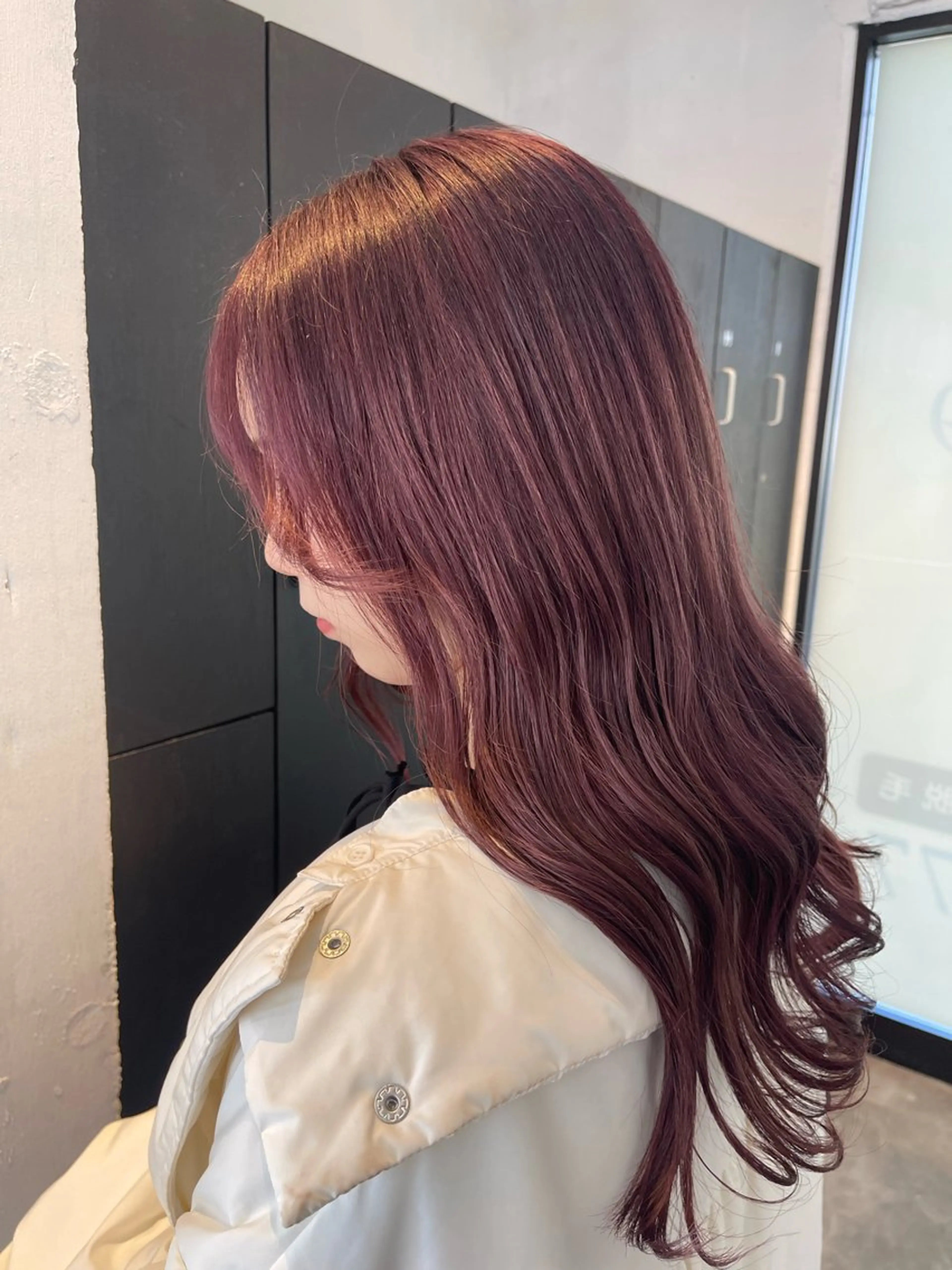 セミロング ヘアカラー 縮毛矯正🐼暖色 根本侑季のヘアスタイル