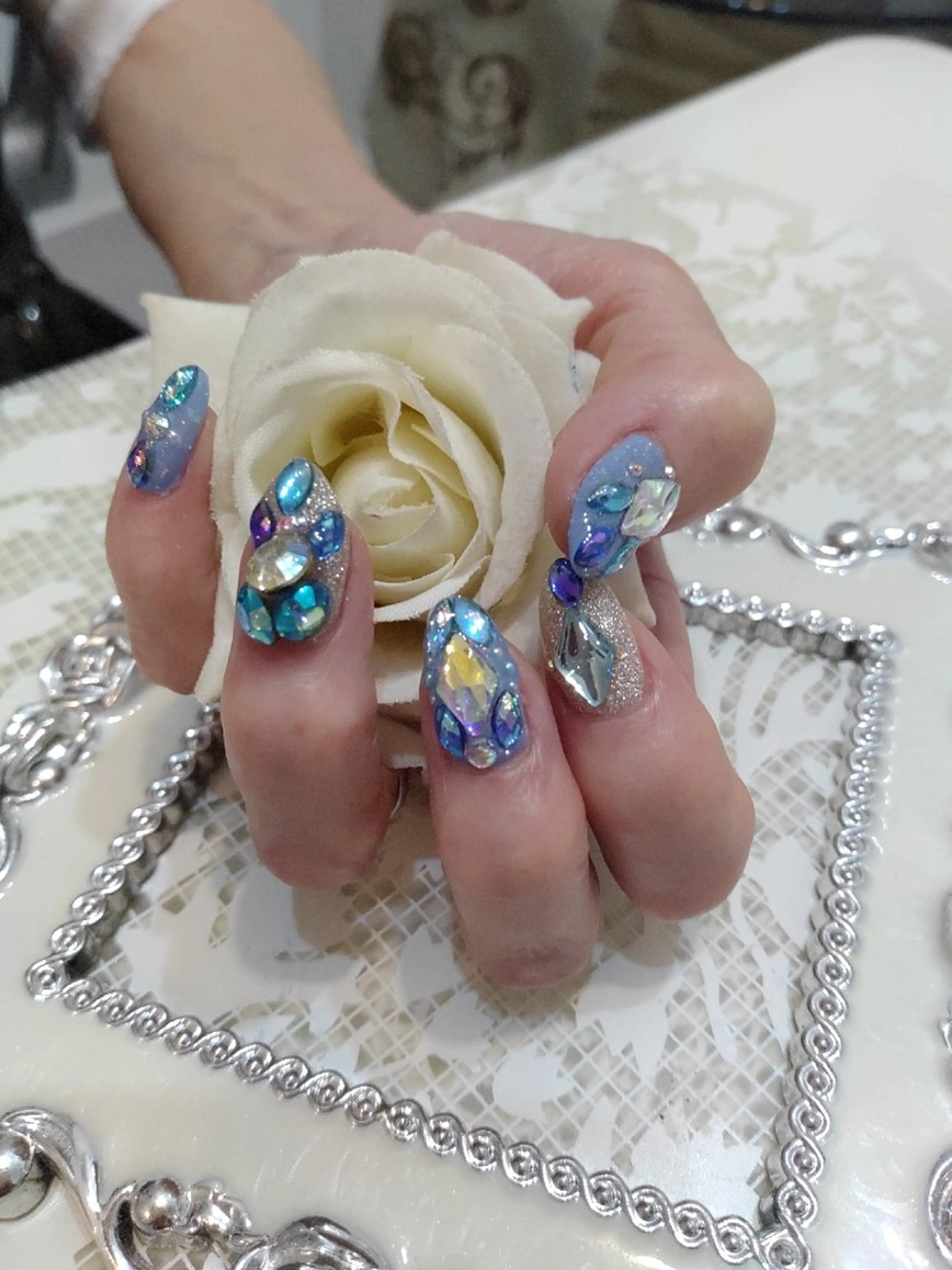 ネイル エステとネイル ローズコンフォートのネイルデザイン