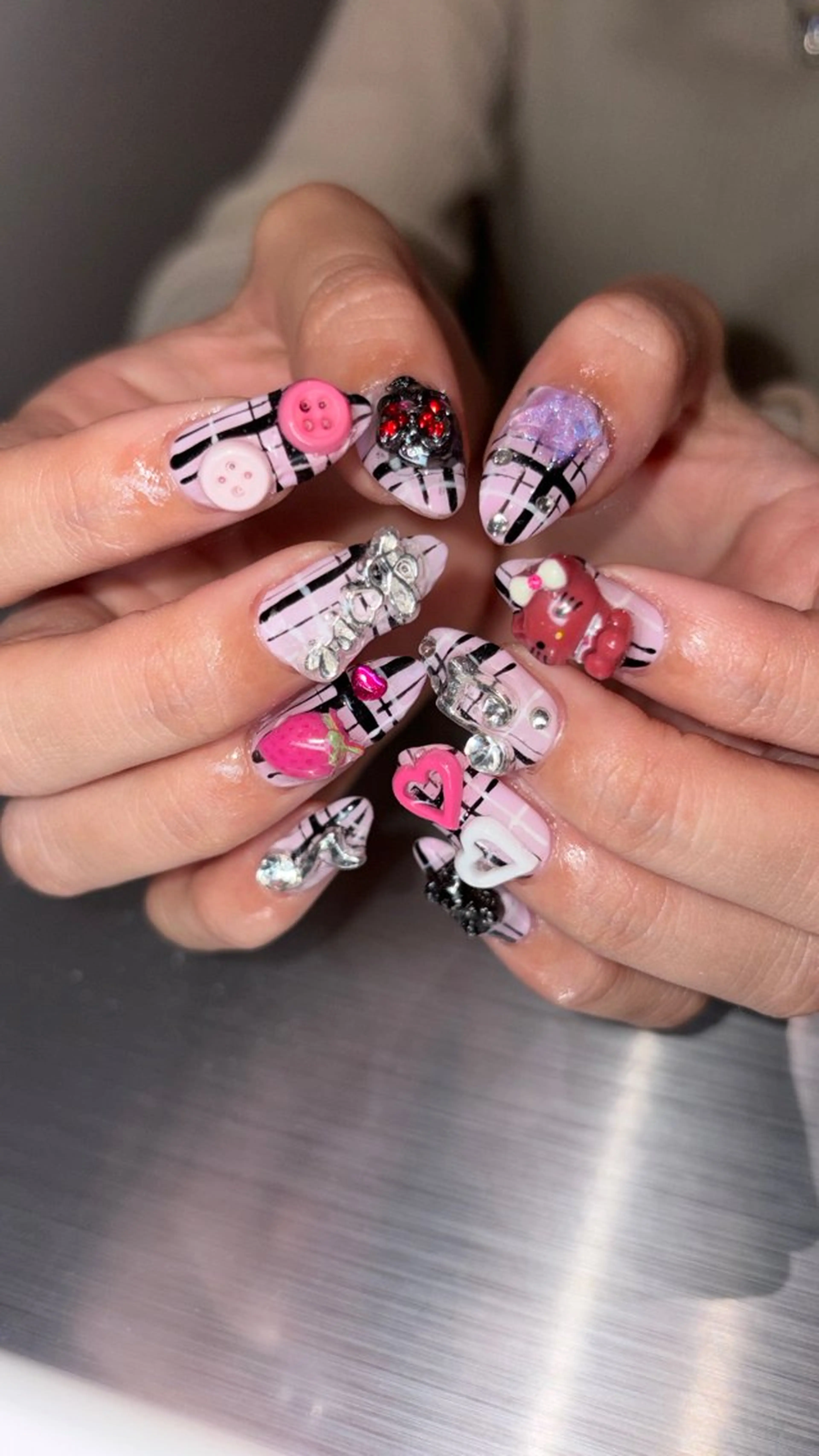 ネイル ハンドネイル 👽個性派ネイル🎀 komachiのマツエク・マツパデザイン