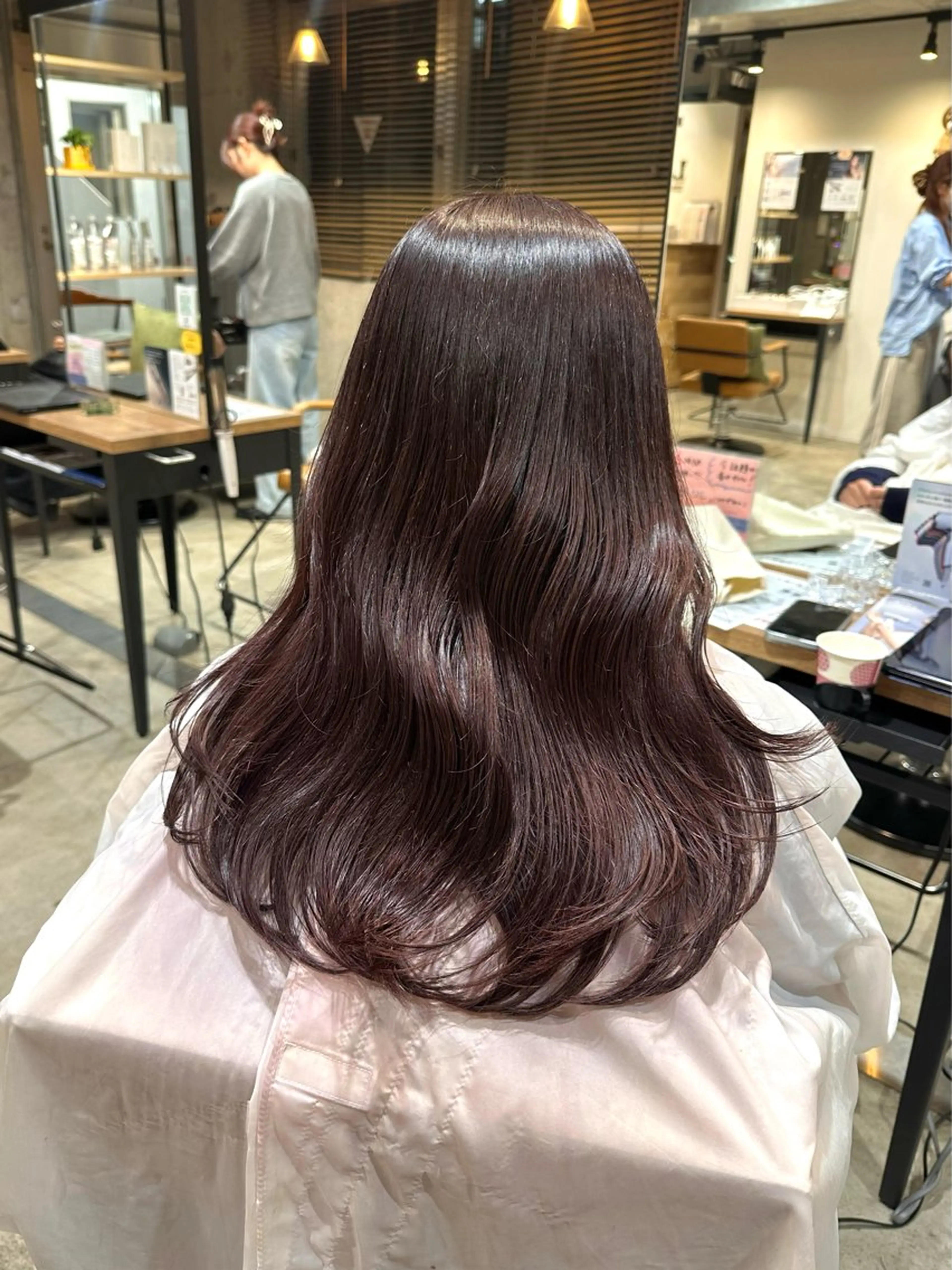 ロング カラー ブリーチ ラベンダーカラー ラベンダーピンク ブリーチなしカラー ピンクカラー カット ヘアカラー トリートメント ヘッドスパ 韓国レイヤー・ボブ/ 暖色⭐️優香⭐️のヘアスタイル