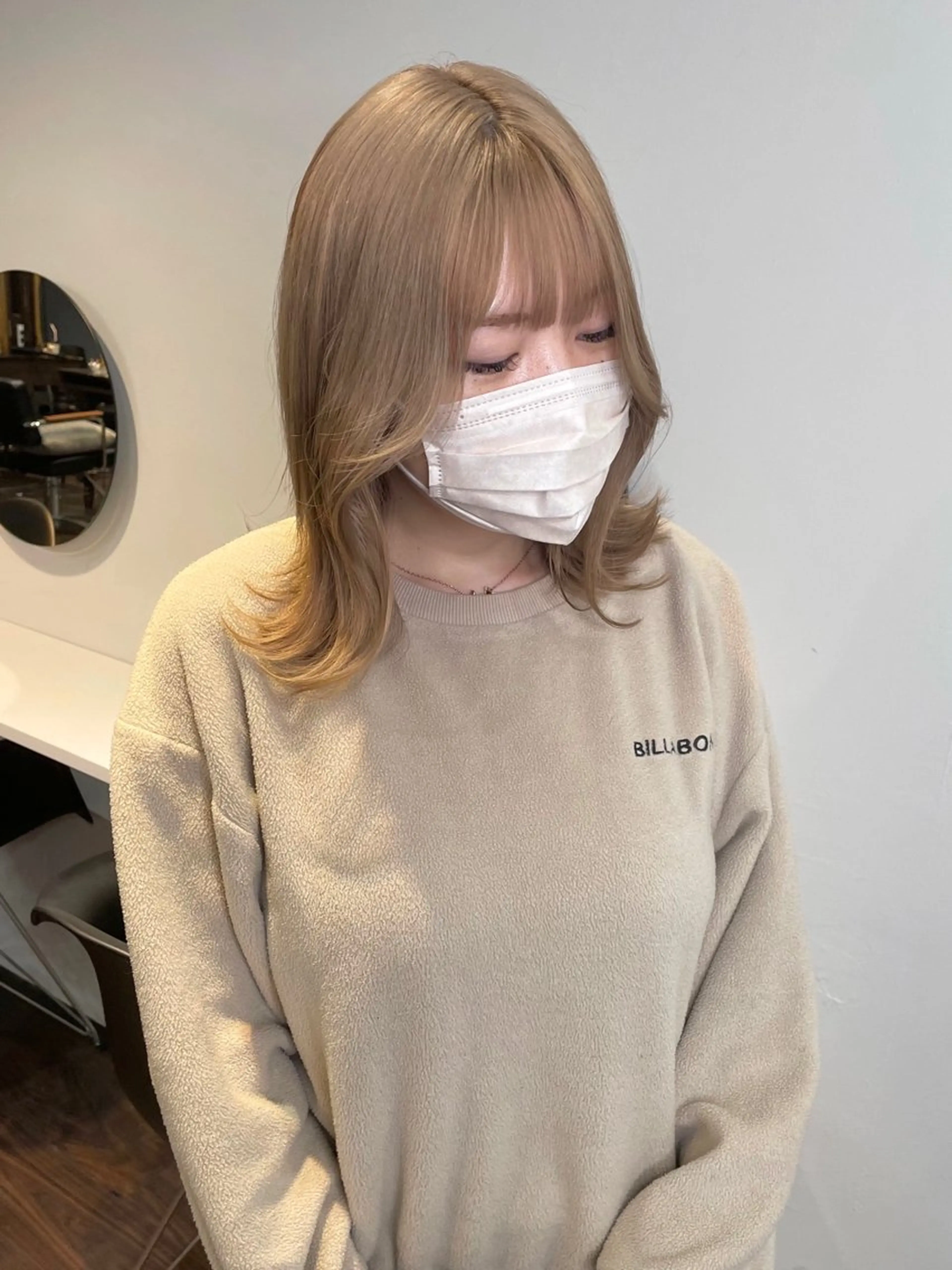 ミディアム カラー ヘアアレンジ ベージュカラー ブリーチ ダブルカラー ミルクティーベージュ ホワイトベージュ maoブリーチ無し 似合わせカラーのヘアスタイル